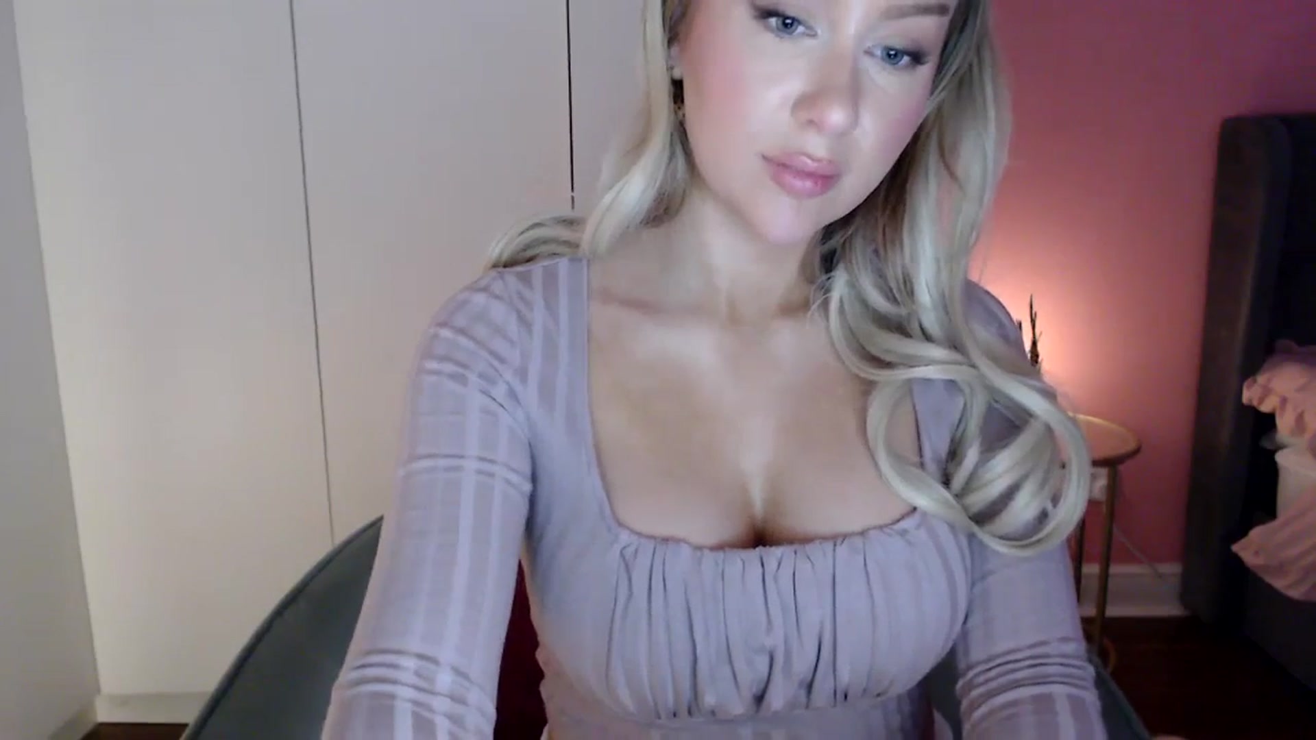 Gallery image thumbnail from PetiteAvax's myfreecams stream on, 01/05/2024, 17:01 image 3 of 20