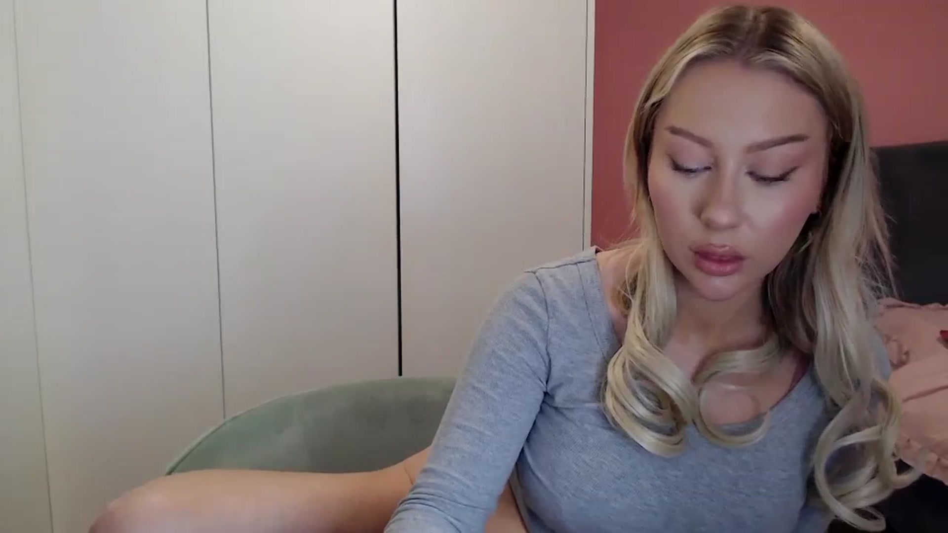 Gallery image thumbnail from PetiteAvax's myfreecams stream on, 01/06/2024, 17:44 image 6 of 20