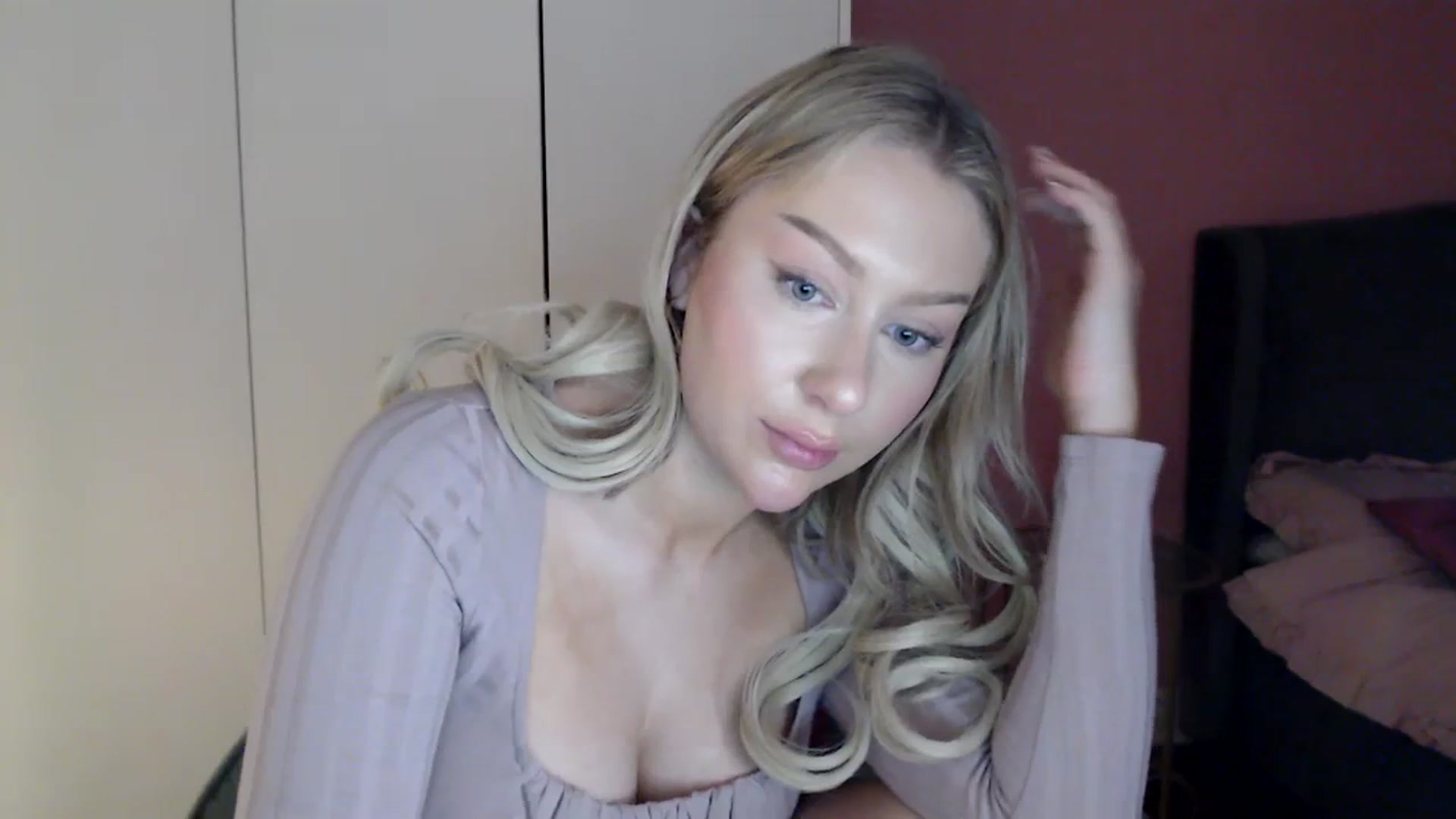 Gallery image thumbnail from PetiteAvax's myfreecams stream on, 01/06/2024, 20:44 image 13 of 20