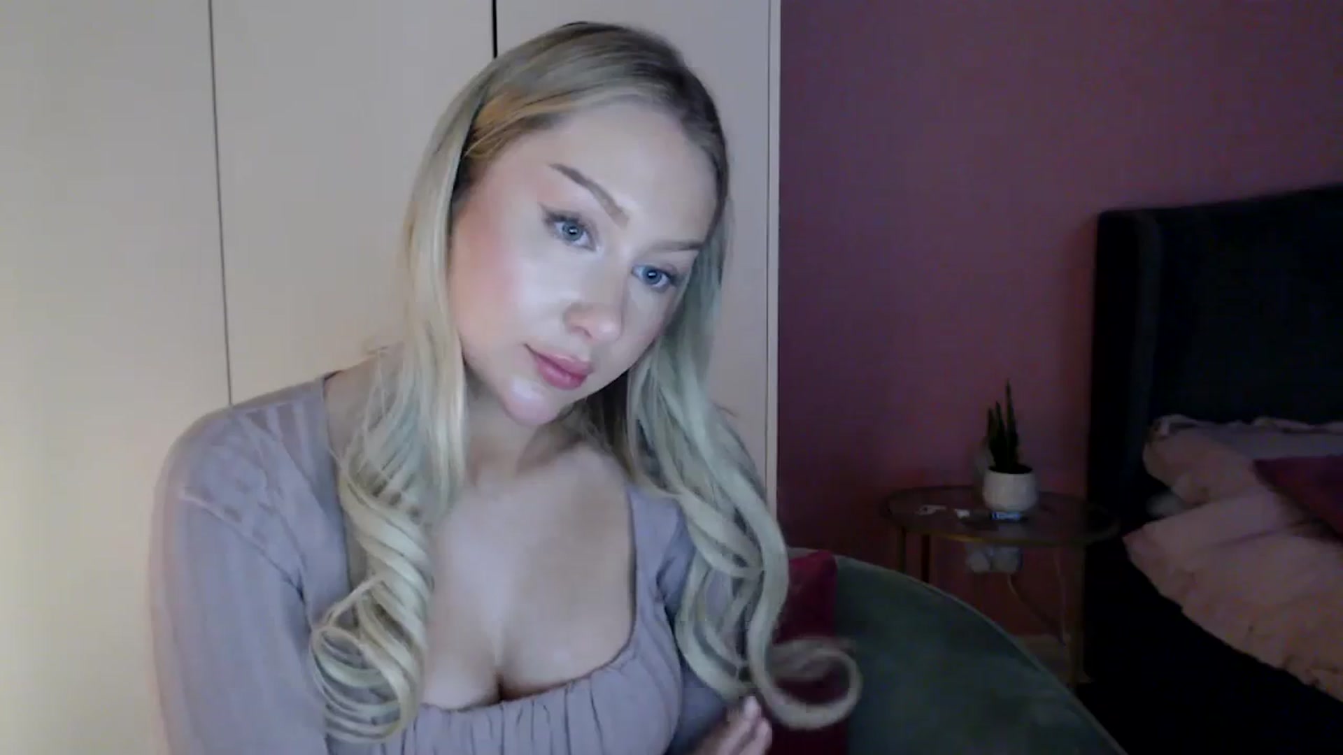 Gallery image thumbnail from PetiteAvax's myfreecams stream on, 01/06/2024, 20:44 image 5 of 20