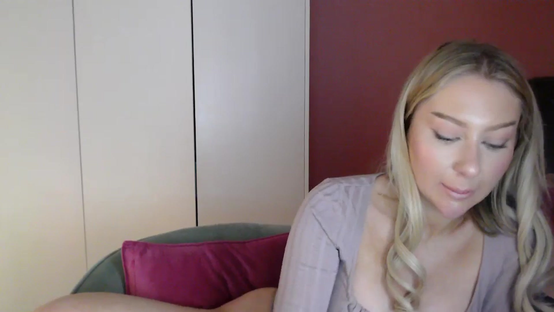 Gallery image thumbnail from PetiteAvax's myfreecams stream on, 01/06/2024, 20:44 image 15 of 20