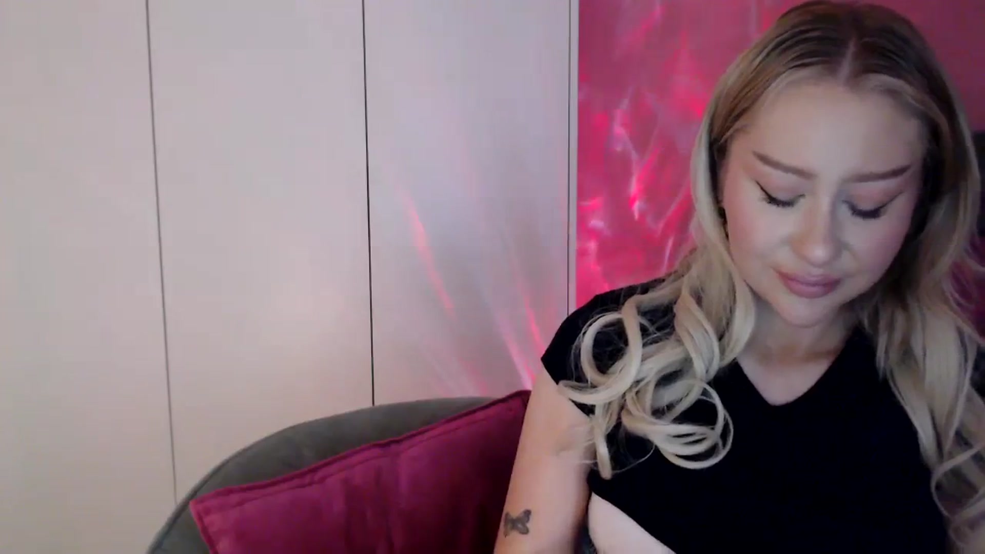 Gallery image thumbnail from PetiteAvax's myfreecams stream on, 01/07/2024, 17:19 image 6 of 20