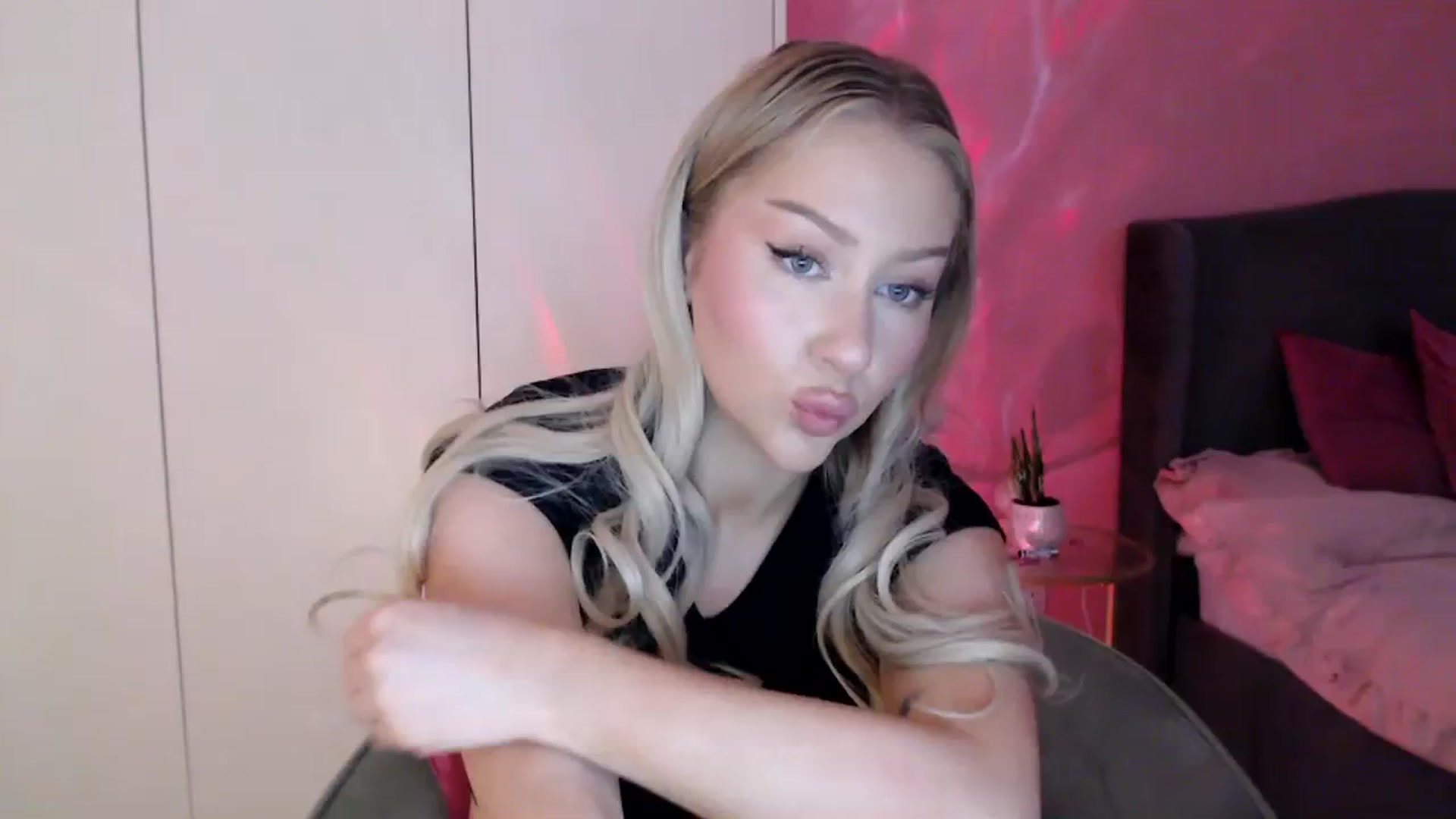 Gallery image thumbnail from PetiteAvax's myfreecams stream on, 01/07/2024, 17:19 image 16 of 20