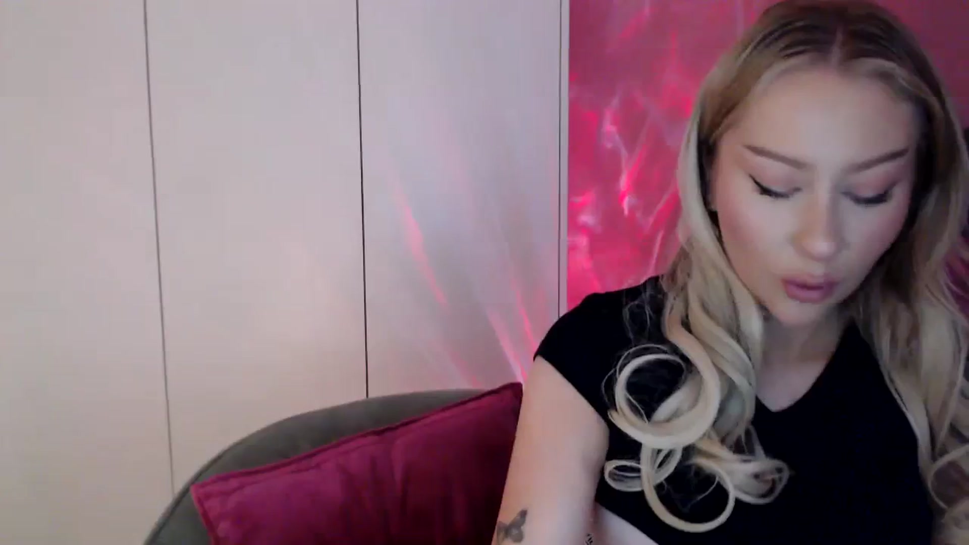 Gallery image thumbnail from PetiteAvax's myfreecams stream on, 01/07/2024, 17:19 image 7 of 20