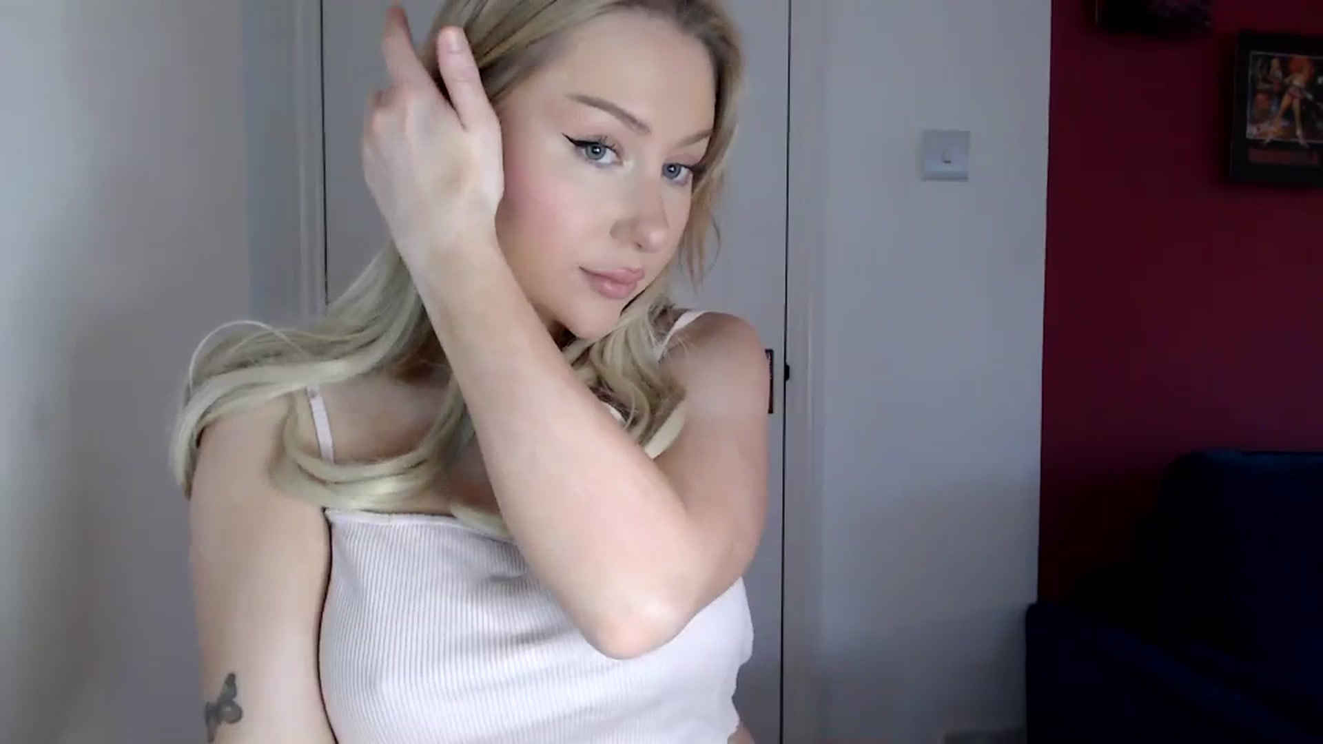 Gallery image thumbnail from PetiteAvax's myfreecams stream on, 01/08/2024, 15:35 image 12 of 20