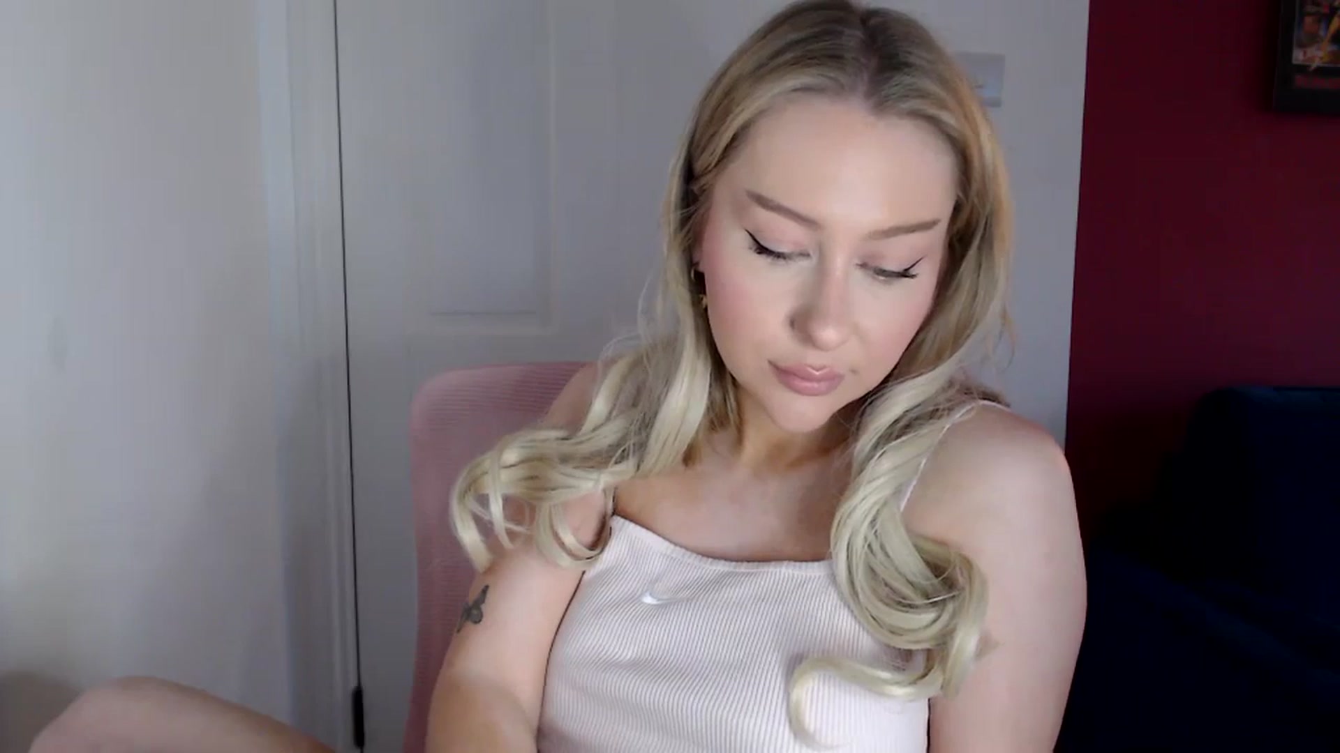 Gallery image thumbnail from PetiteAvax's myfreecams stream on, 01/08/2024, 15:35 image 15 of 20