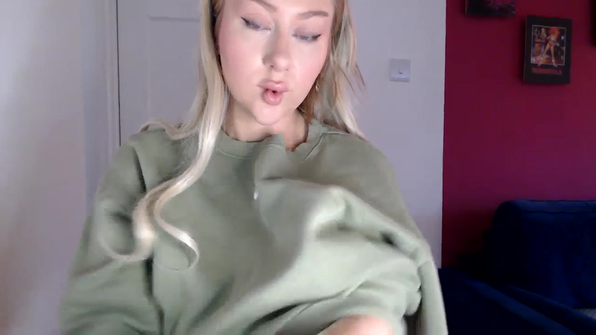Gallery image thumbnail from PetiteAvax's myfreecams stream on, 01/08/2024, 15:35 image 11 of 20