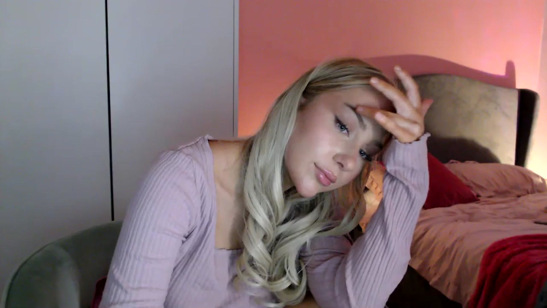 Gallery image thumbnail from PetiteAvax's myfreecams stream on, 01/09/2024, 18:41 image 5 of 20