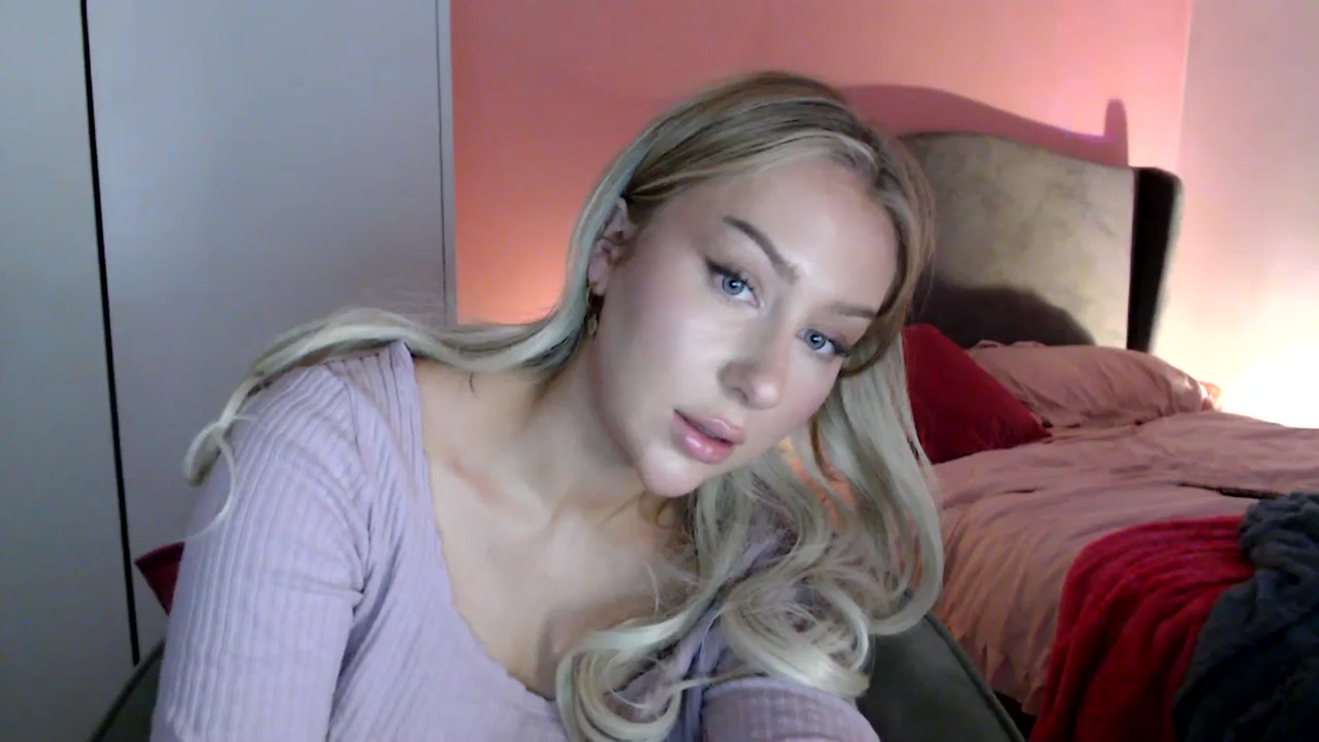 Gallery image thumbnail from PetiteAvax's myfreecams stream on, 01/09/2024, 18:41 image 19 of 20