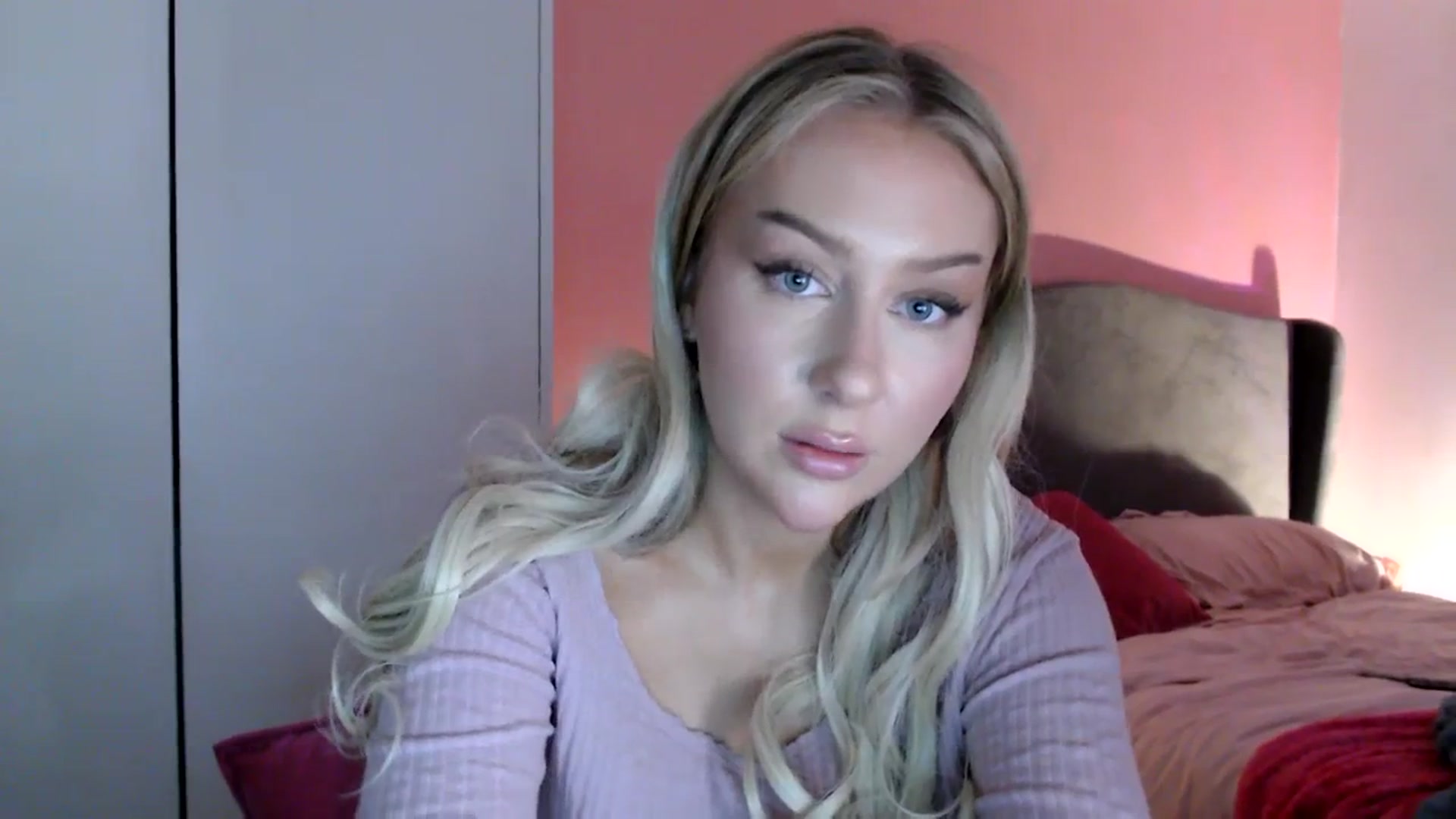 Gallery image thumbnail from PetiteAvax's myfreecams stream on, 01/09/2024, 18:41 image 17 of 20