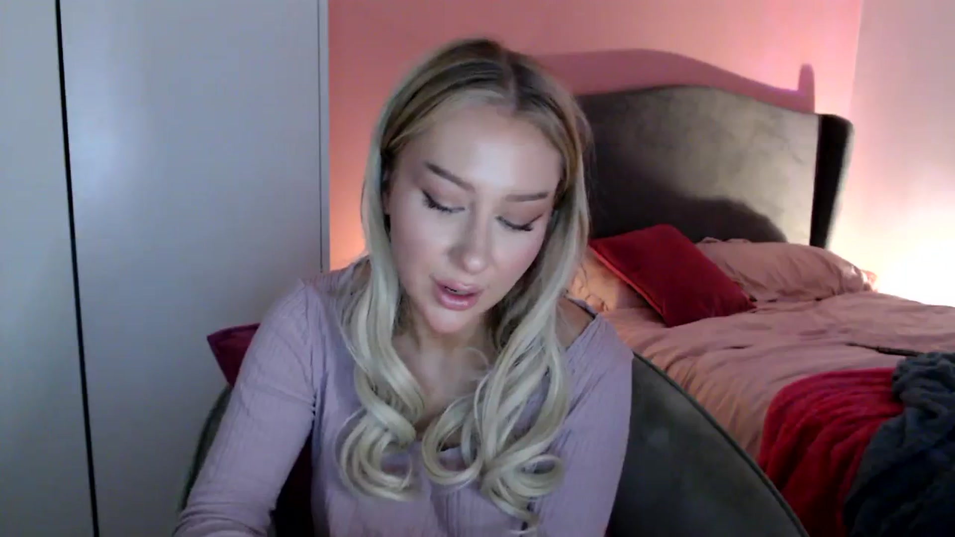 Gallery image thumbnail from PetiteAvax's myfreecams stream on, 01/09/2024, 18:41 image 13 of 20