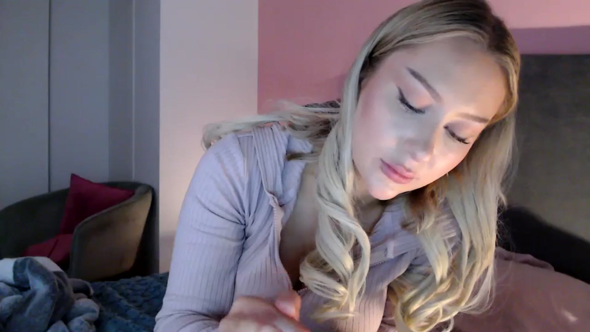 Gallery image thumbnail from PetiteAvax's myfreecams stream on, 01/10/2024, 17:54 image 2 of 20