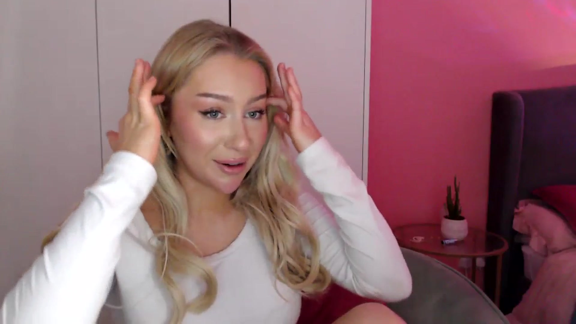 Gallery image thumbnail from PetiteAvax's myfreecams stream on, 01/11/2024, 18:21 image 9 of 20