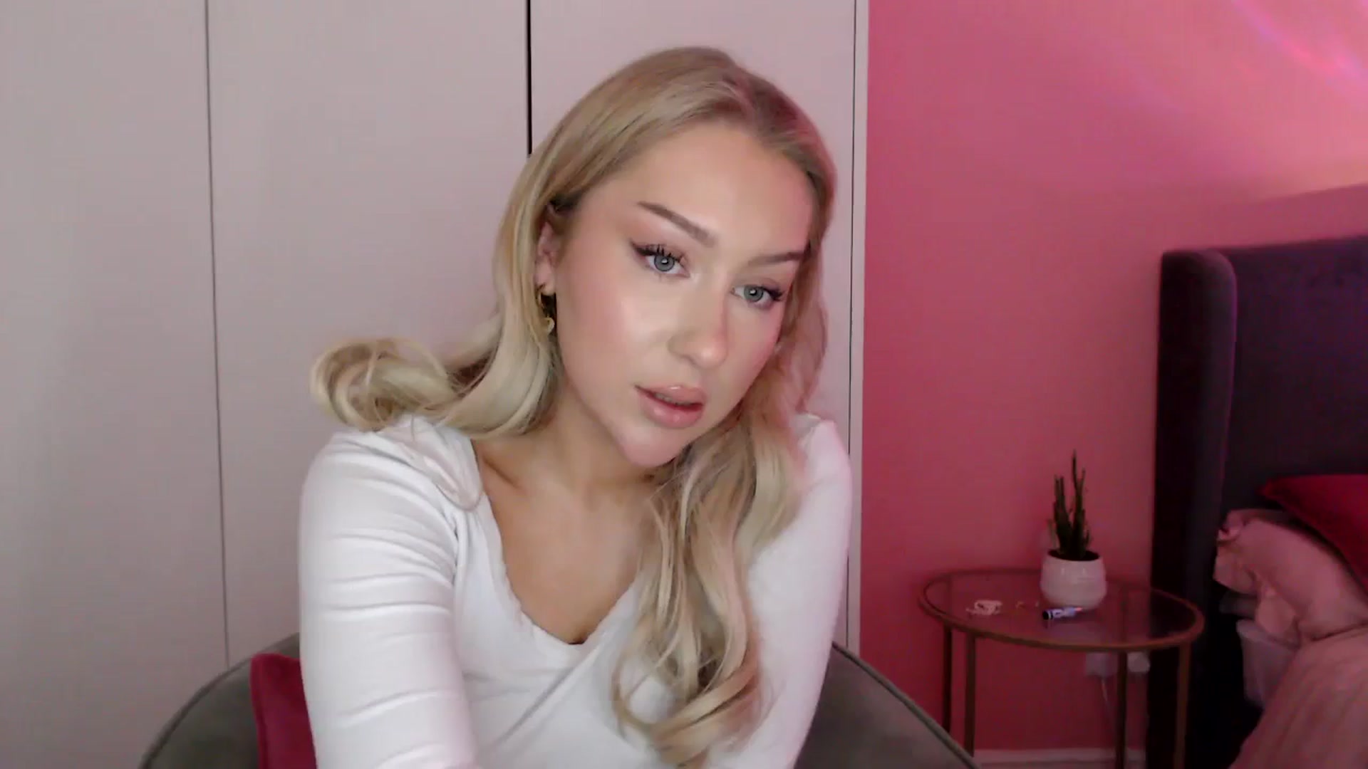 Gallery image thumbnail from PetiteAvax's myfreecams stream on, 01/11/2024, 18:21 image 1 of 20