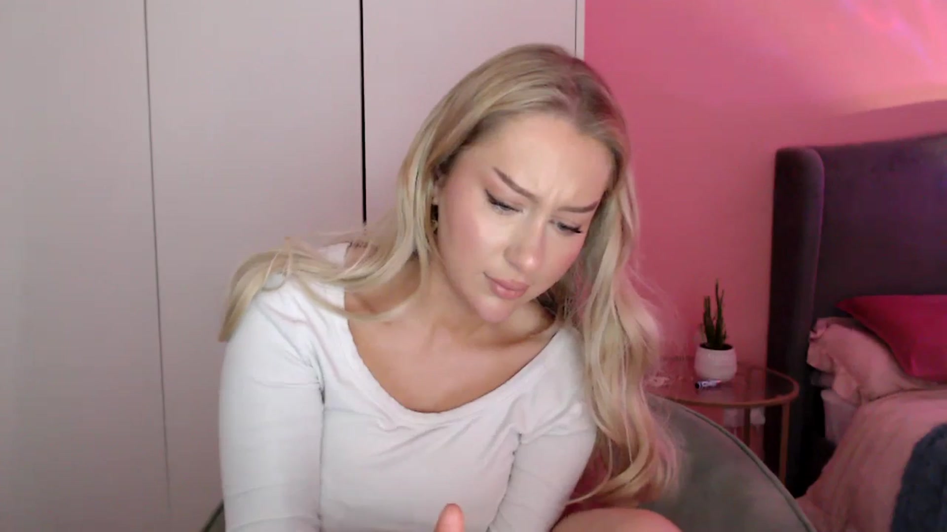 Gallery image thumbnail from PetiteAvax's myfreecams stream on, 01/11/2024, 18:21 image 7 of 20