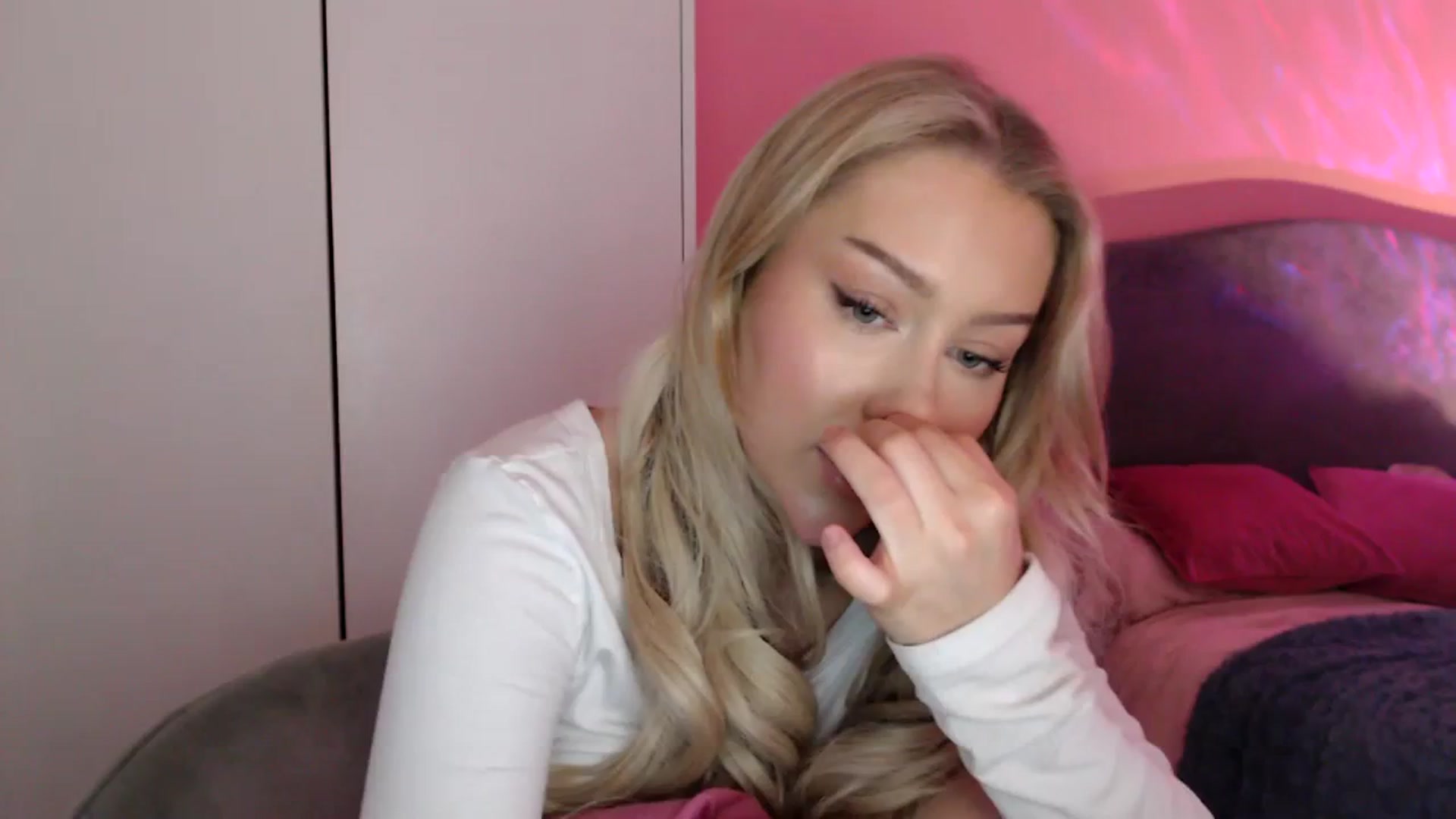 Gallery image thumbnail from PetiteAvax's myfreecams stream on, 01/11/2024, 18:21 image 14 of 20