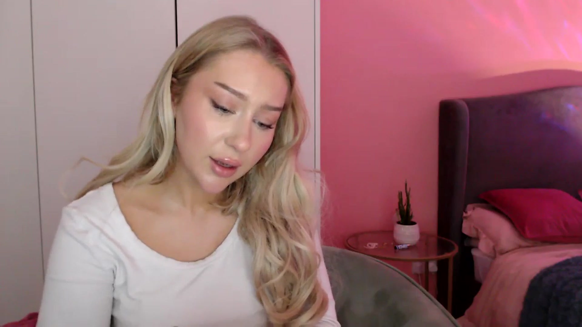 Gallery image thumbnail from PetiteAvax's myfreecams stream on, 01/11/2024, 18:21 image 20 of 20