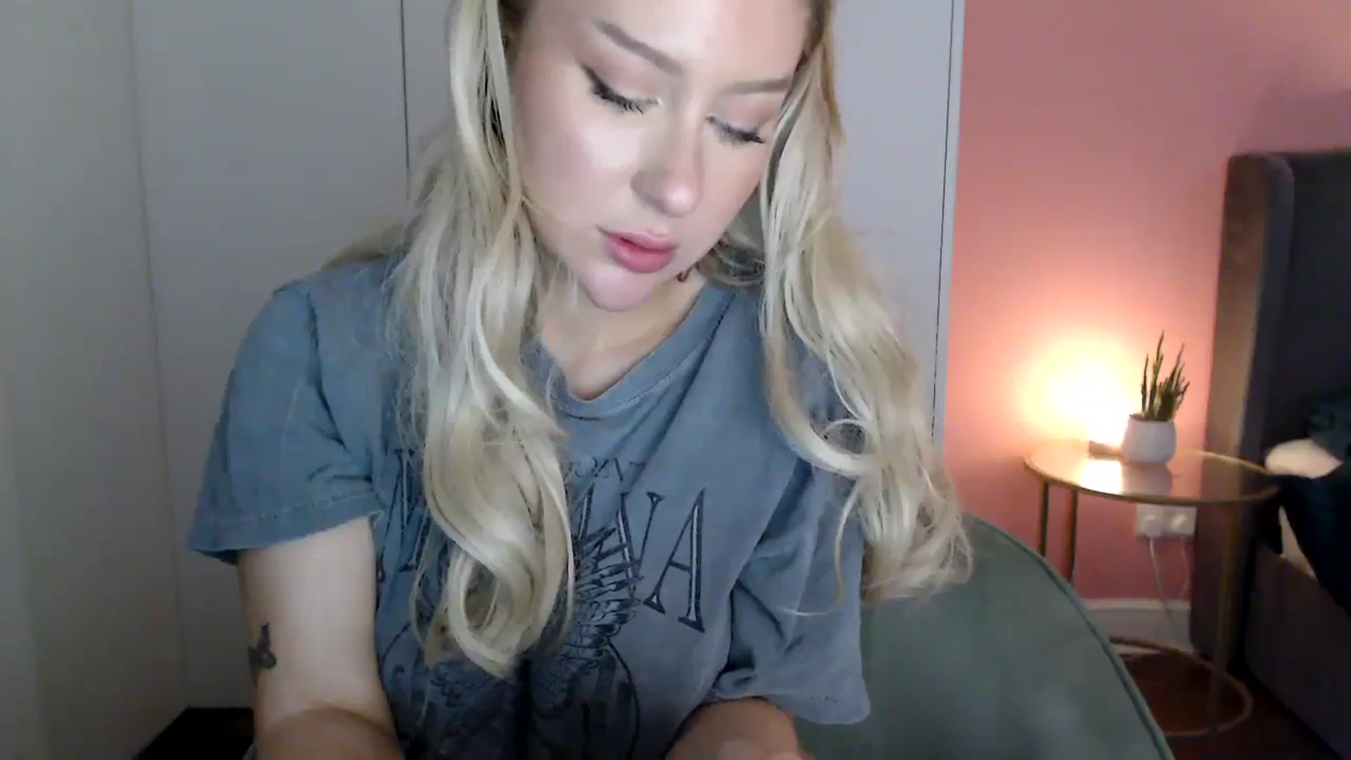 Gallery image thumbnail from PetiteAvax's myfreecams stream on, 01/22/2024, 24:28 image 17 of 20