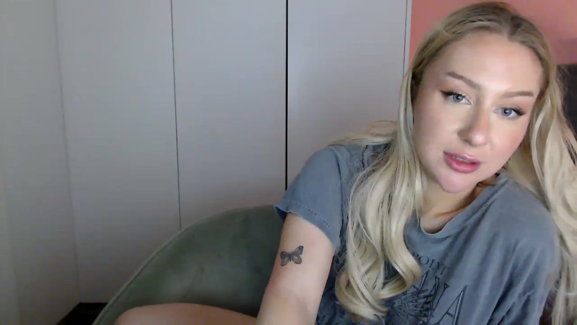 Gallery image thumbnail from PetiteAvax's myfreecams stream on, 01/22/2024, 24:28 image 14 of 20