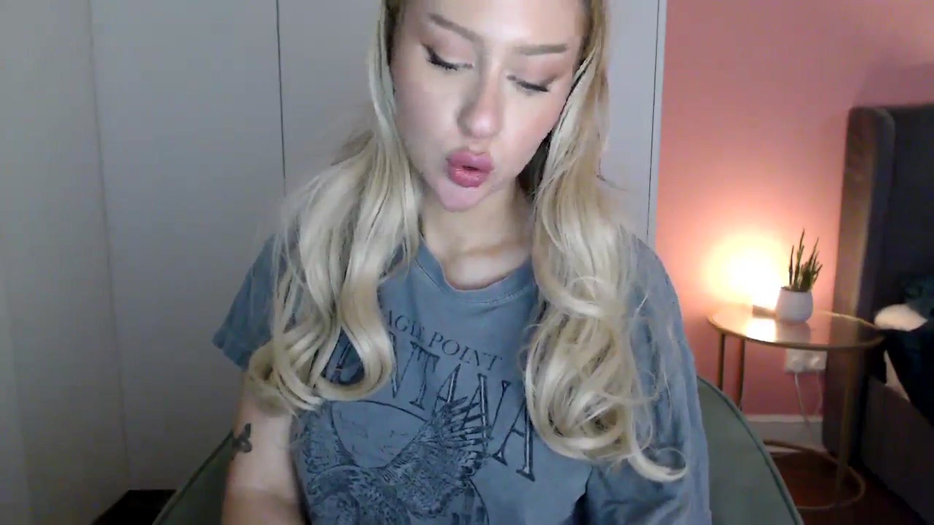 Gallery image thumbnail from PetiteAvax's myfreecams stream on, 01/22/2024, 24:28 image 13 of 20