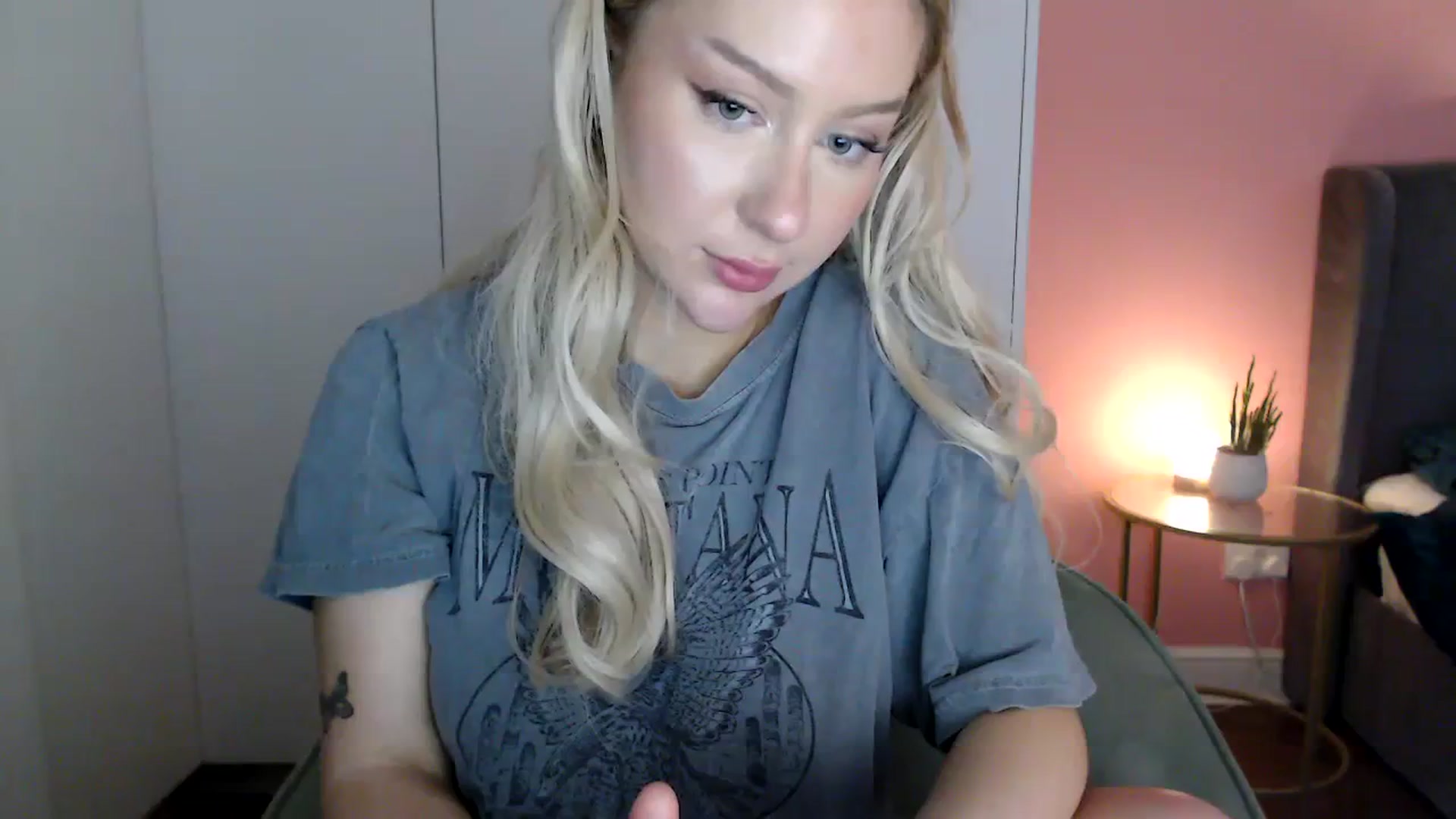 Gallery image thumbnail from PetiteAvax's myfreecams stream on, 01/22/2024, 24:28 image 18 of 20