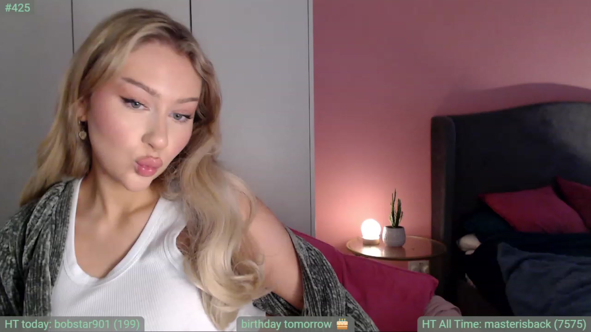 Gallery image thumbnail from PetiteAvax's myfreecams stream on, 01/25/2024, 10:53 image 12 of 20