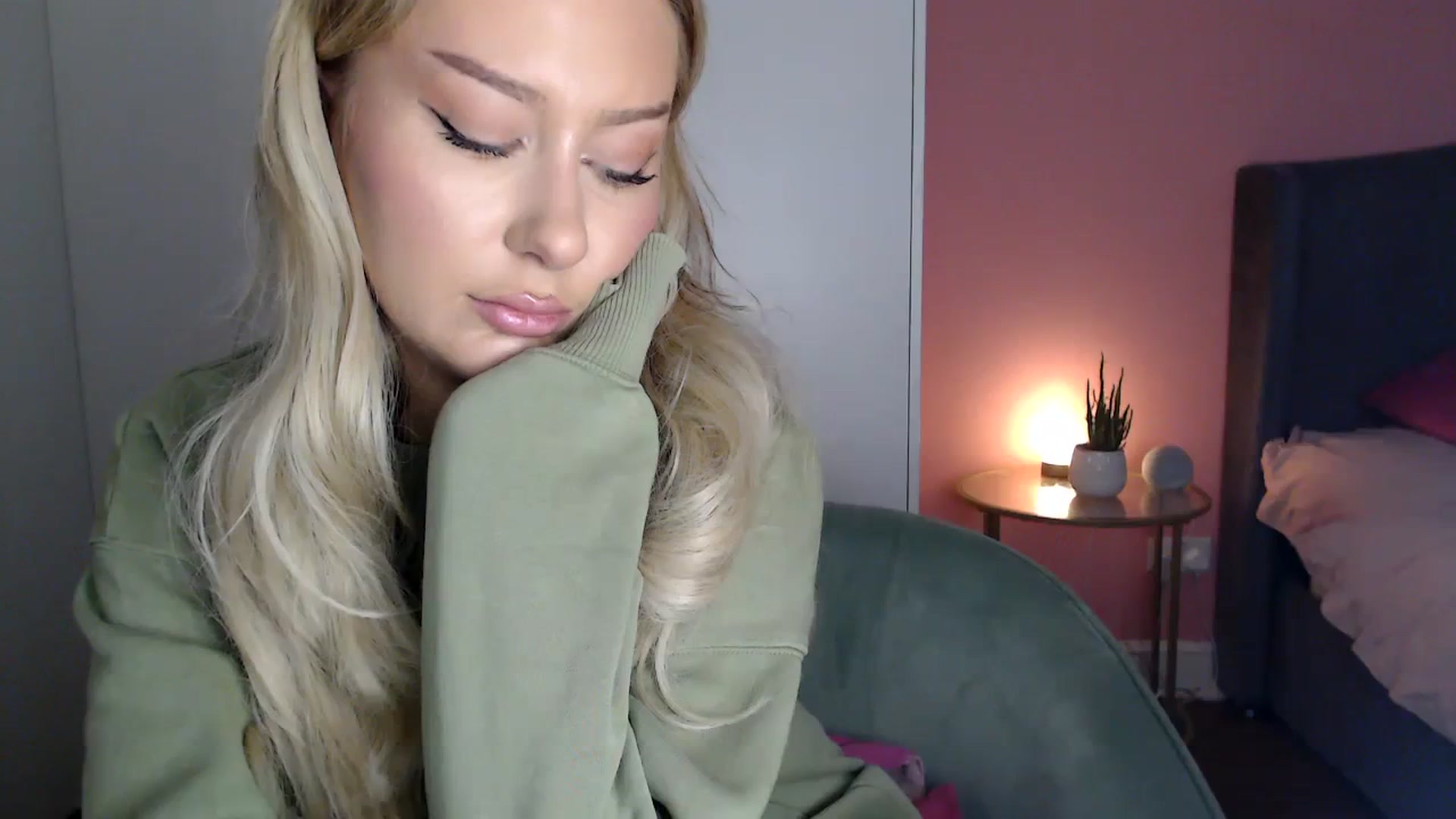 Gallery image thumbnail from PetiteAvax's myfreecams stream on, 02/04/2024, 18:55 image 15 of 20
