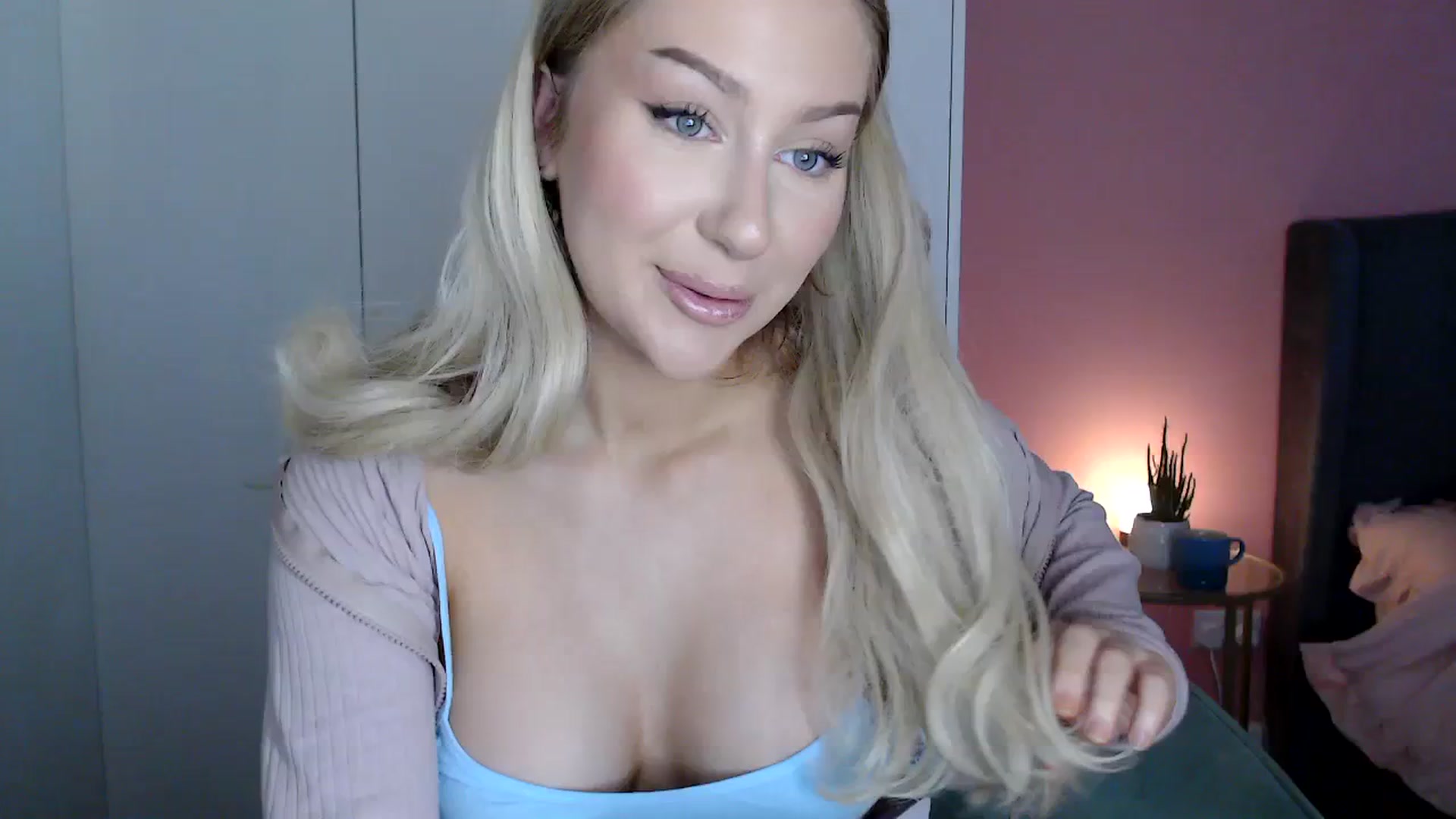 Gallery image thumbnail from PetiteAvax's myfreecams stream on, 02/07/2024, 16:44 image 10 of 20