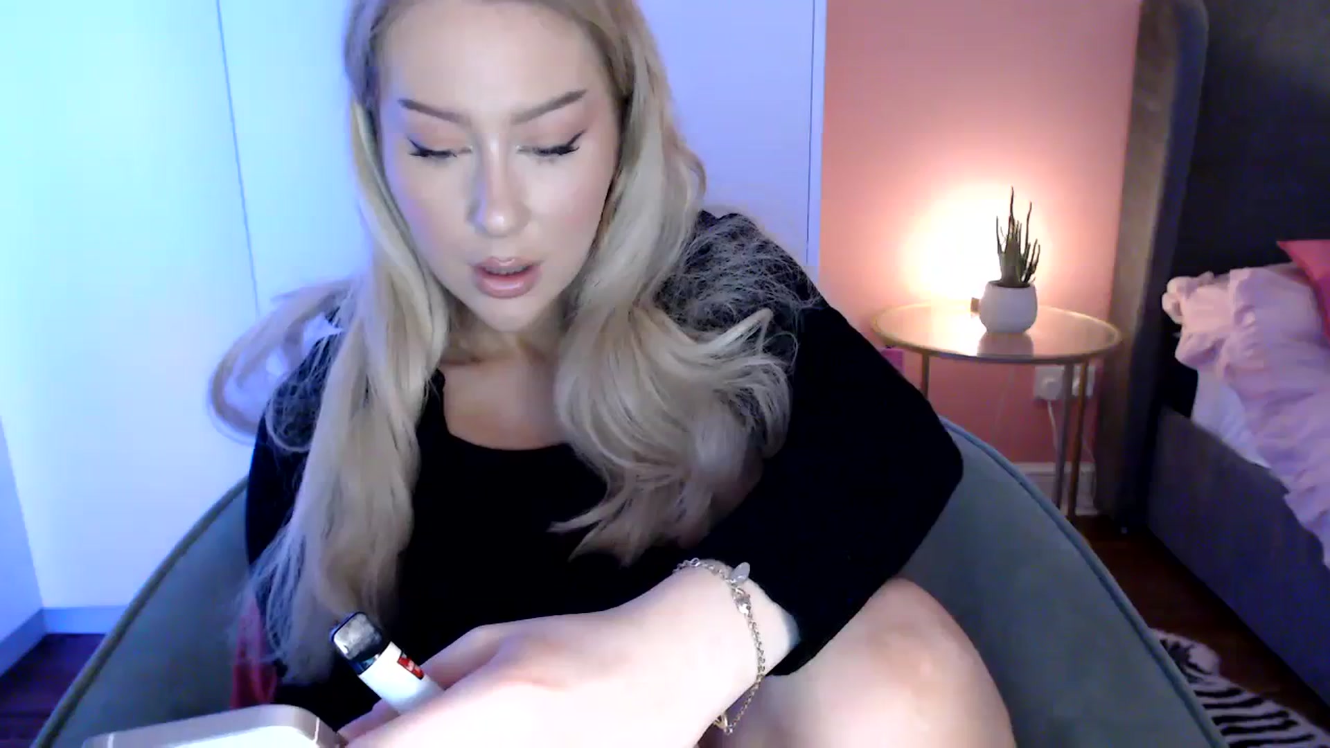 Gallery image thumbnail from PetiteAvax's myfreecams stream on, 02/08/2024, 18:09 image 7 of 20