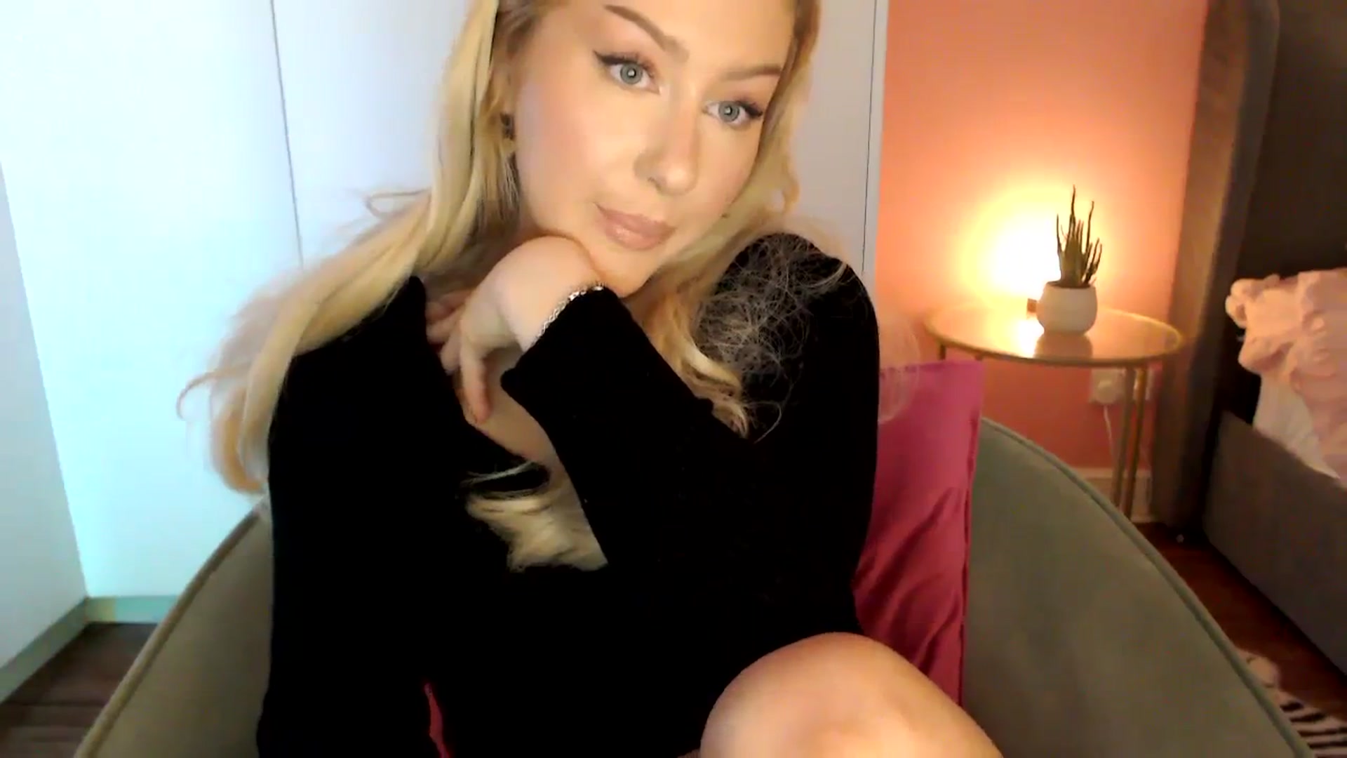 Gallery image thumbnail from PetiteAvax's myfreecams stream on, 02/08/2024, 18:09 image 6 of 20