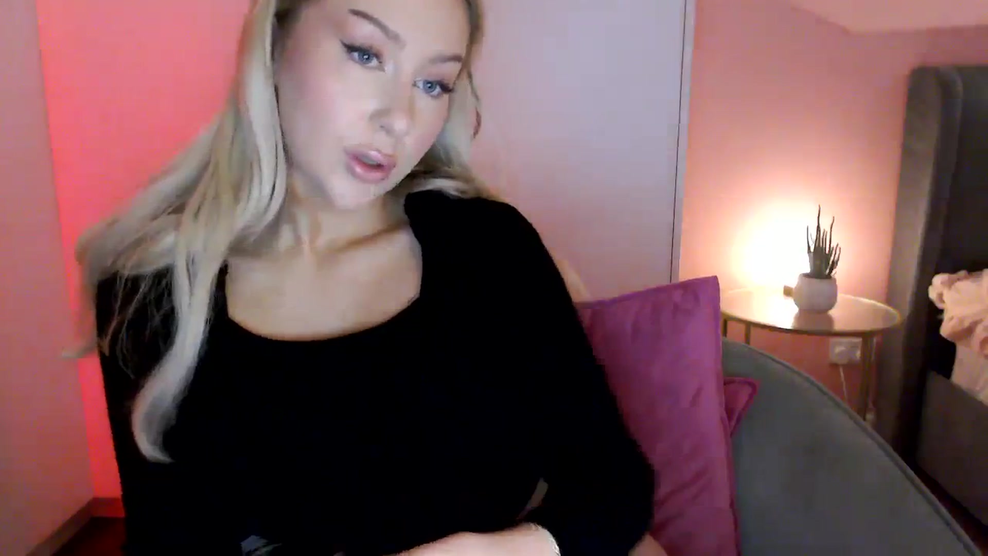 Gallery image thumbnail from PetiteAvax's myfreecams stream on, 02/08/2024, 18:09 image 19 of 20