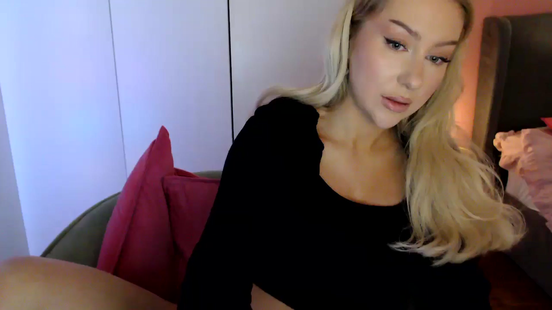 Gallery image thumbnail from PetiteAvax's myfreecams stream on, 02/08/2024, 18:09 image 2 of 20