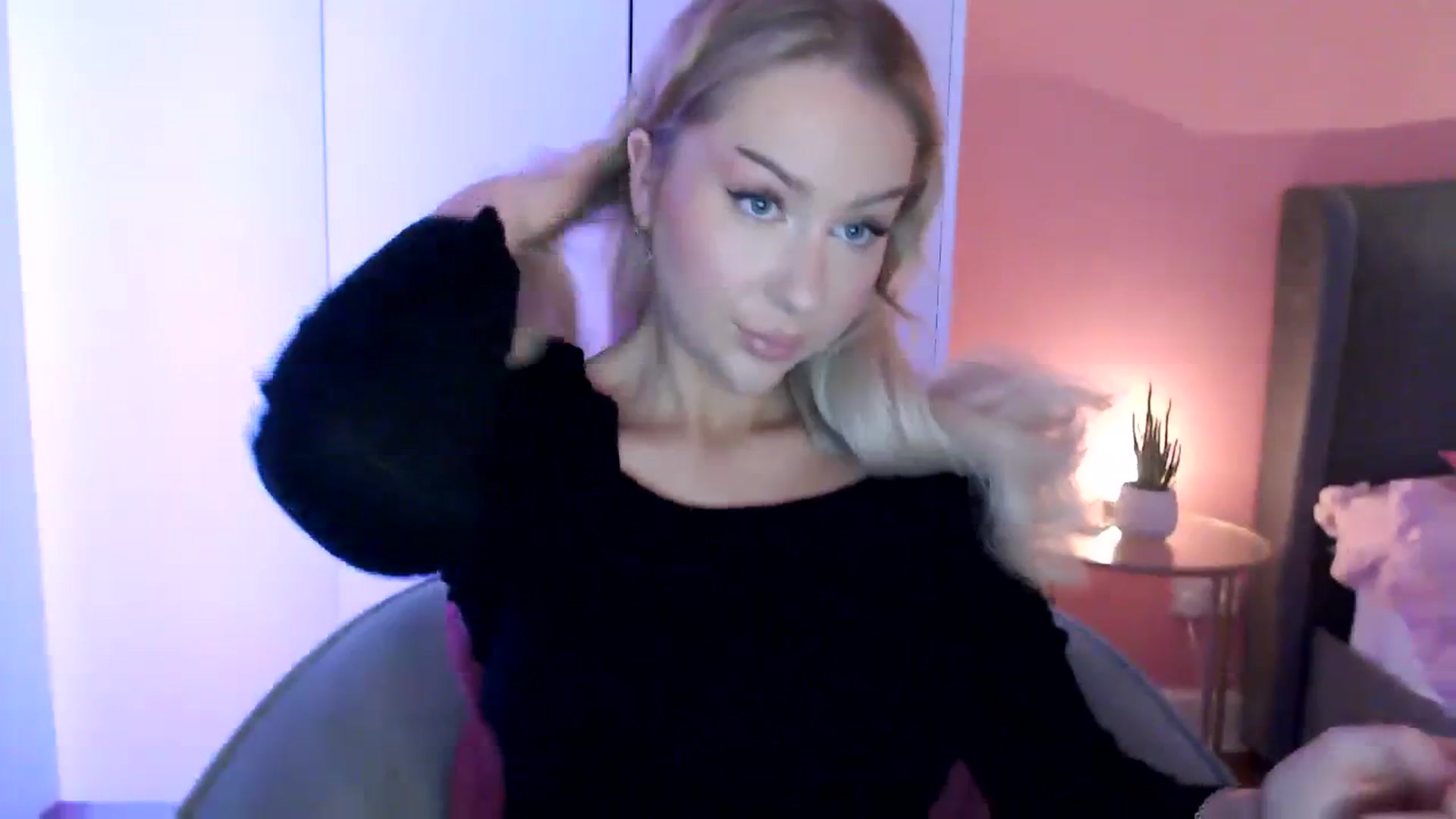 Gallery image thumbnail from PetiteAvax's myfreecams stream on, 02/08/2024, 18:09 image 13 of 20