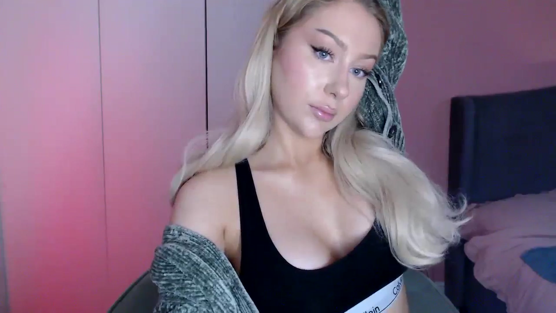 Gallery image thumbnail from PetiteAvax's myfreecams stream on, 02/09/2024, 18:49 image 16 of 20