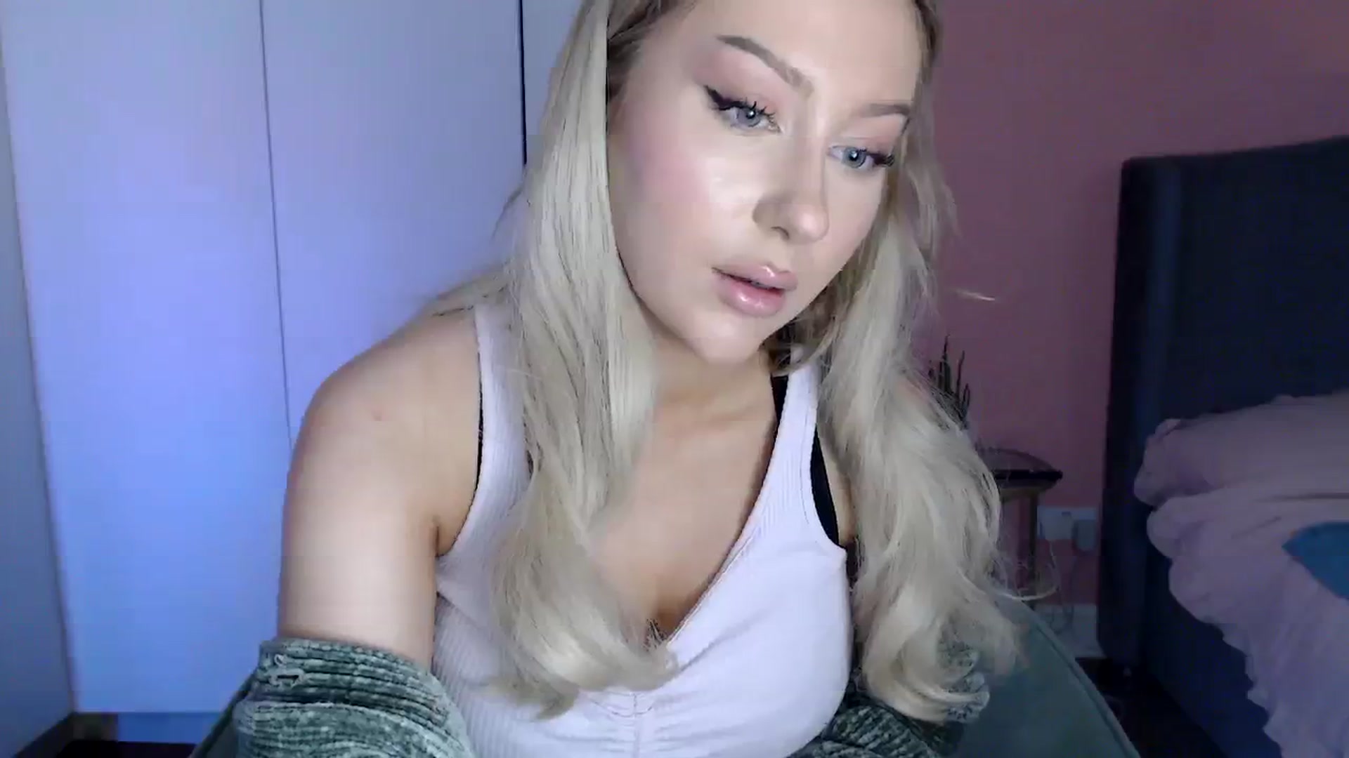 Gallery image thumbnail from PetiteAvax's myfreecams stream on, 02/09/2024, 18:49 image 8 of 20