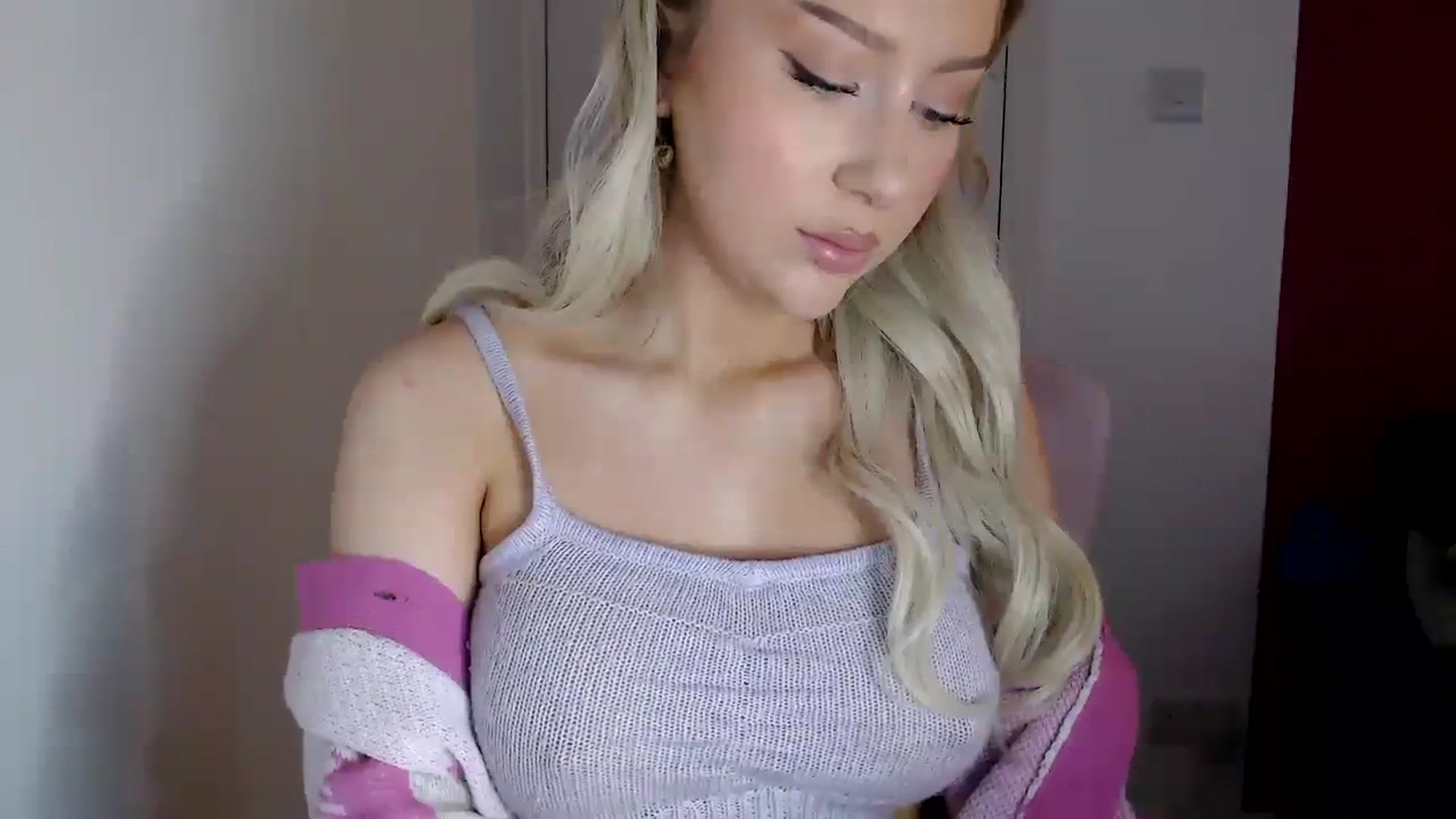 Gallery image thumbnail from PetiteAvax's myfreecams stream on, 02/10/2024, 15:41 image 15 of 20
