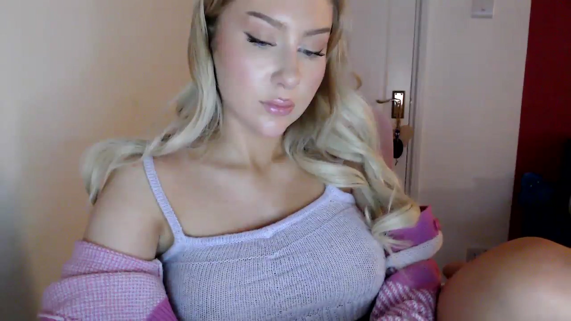 Gallery image thumbnail from PetiteAvax's myfreecams stream on, 02/10/2024, 20:46 image 15 of 20