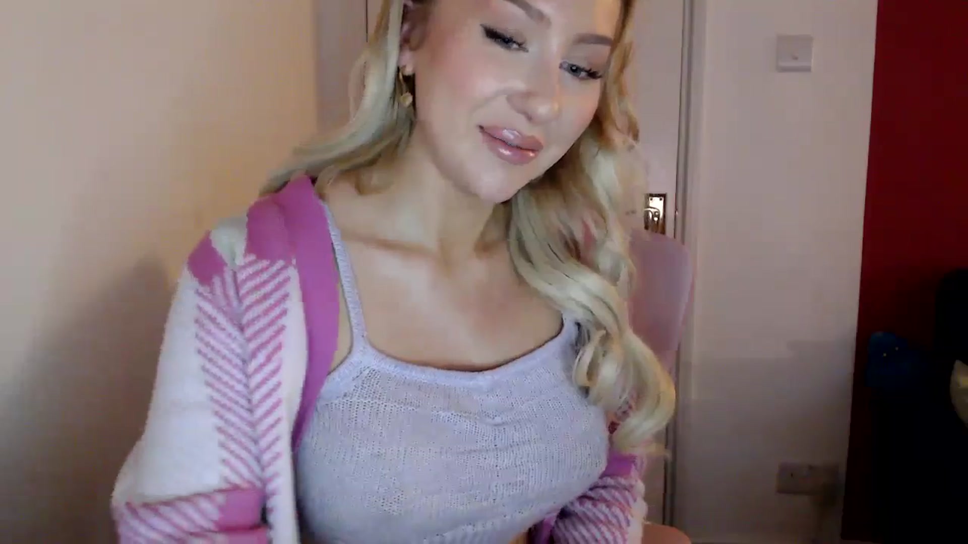 Gallery image thumbnail from PetiteAvax's myfreecams stream on, 02/10/2024, 20:46 image 5 of 20