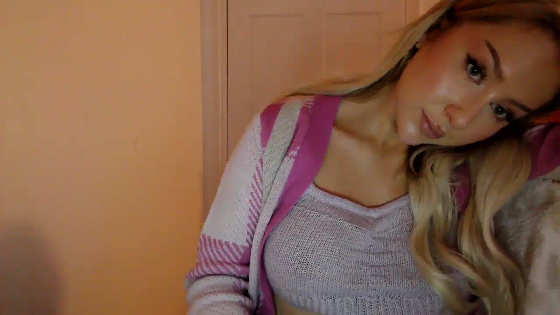 Gallery image thumbnail from PetiteAvax's myfreecams stream on, 02/10/2024, 21:28 image 3 of 20