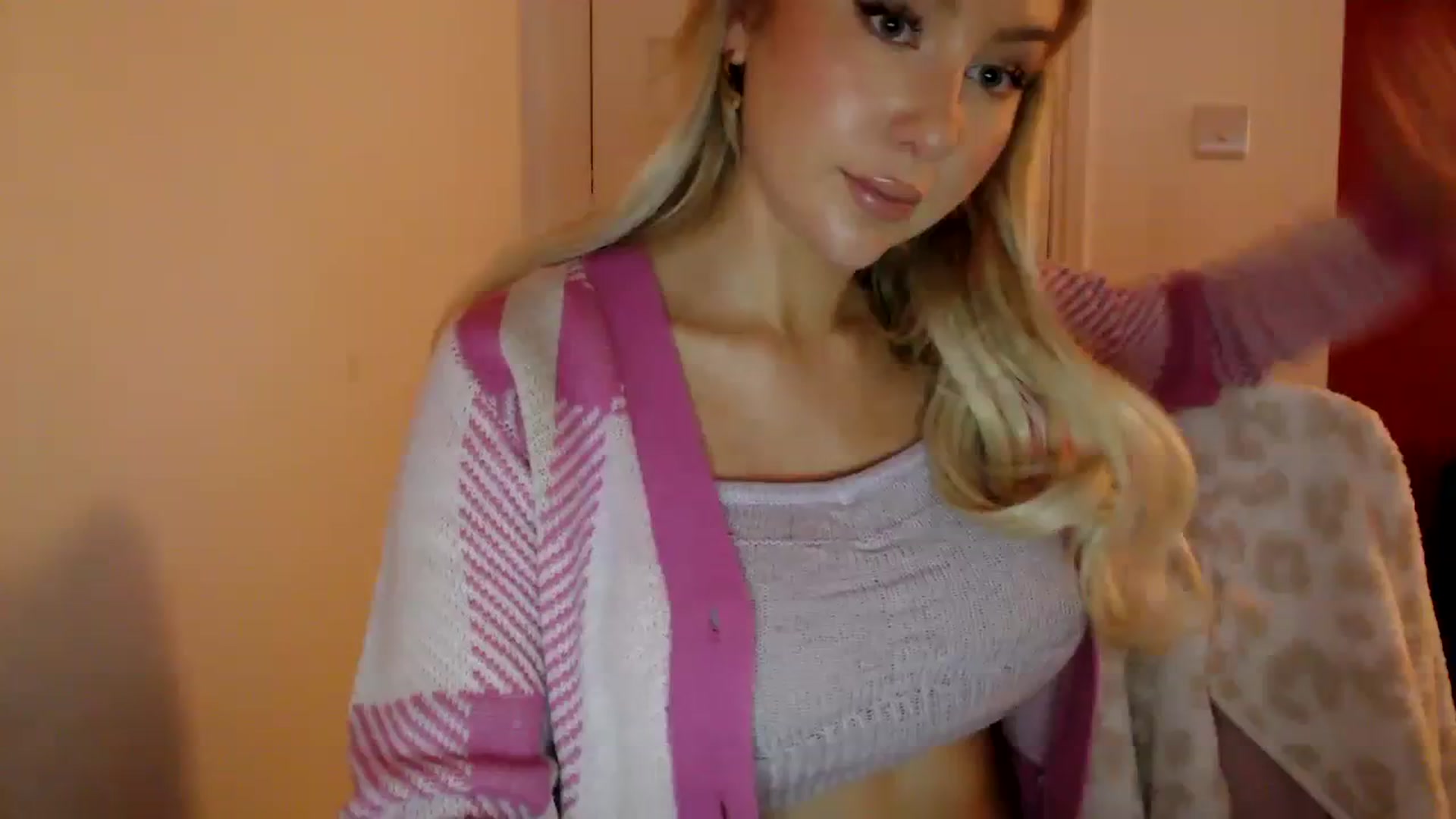 Gallery image thumbnail from PetiteAvax's myfreecams stream on, 02/10/2024, 21:28 image 1 of 20