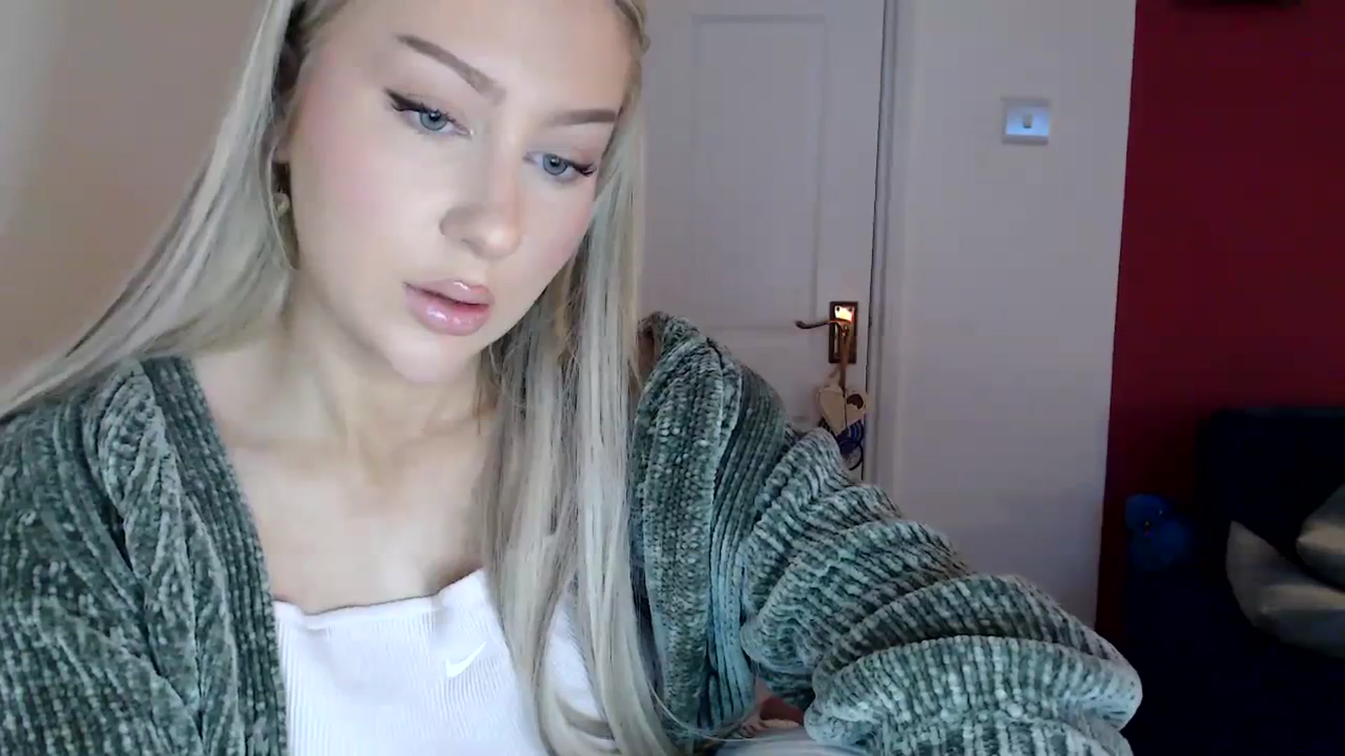 Gallery image thumbnail from PetiteAvax's myfreecams stream on, 02/12/2024, 19:52 image 11 of 20