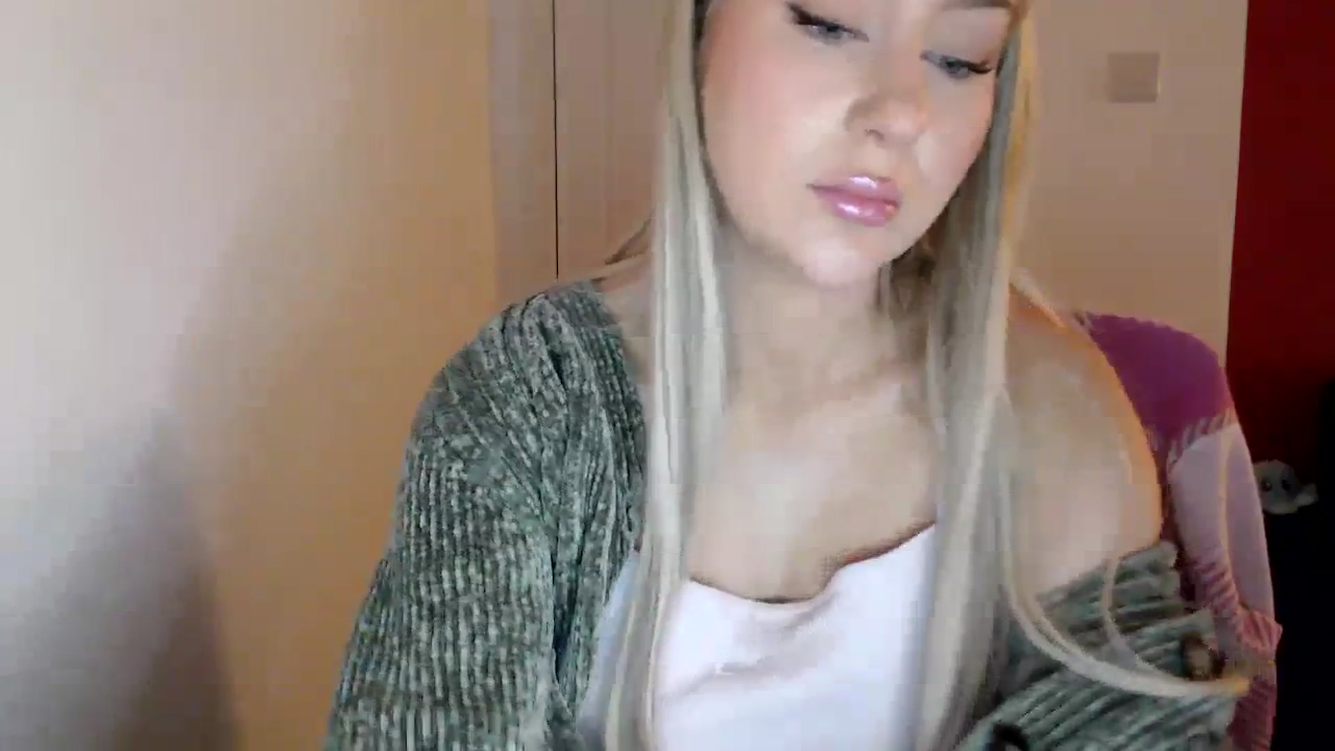 Gallery image thumbnail from PetiteAvax's myfreecams stream on, 02/12/2024, 21:10 image 6 of 20