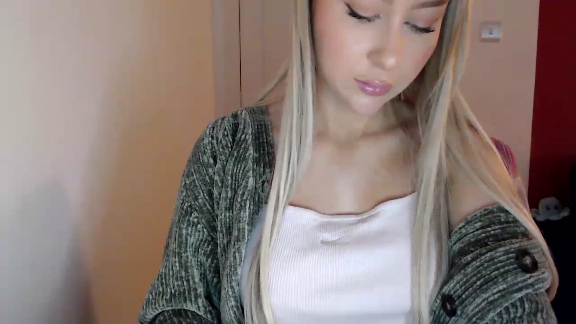 Gallery image thumbnail from PetiteAvax's myfreecams stream on, 02/12/2024, 21:10 image 5 of 20
