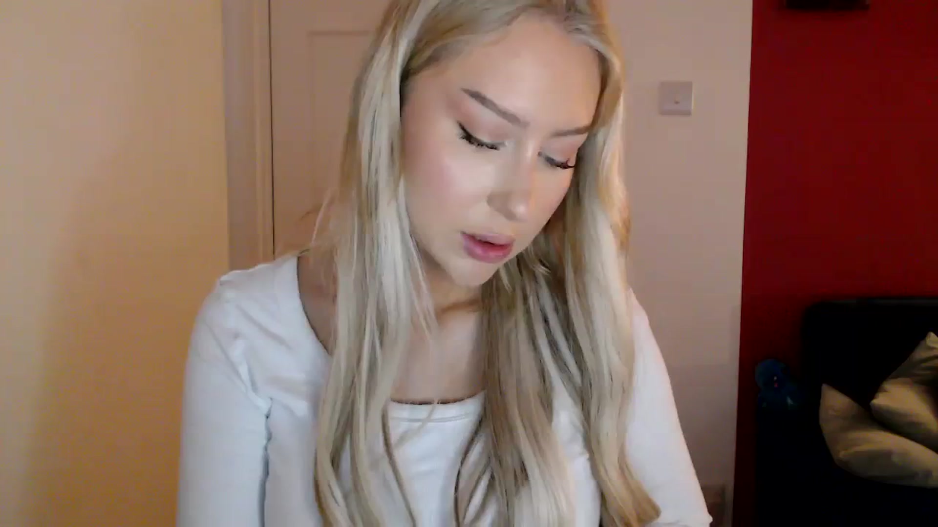 Gallery image thumbnail from PetiteAvax's myfreecams stream on, 02/14/2024, 17:36 image 16 of 20