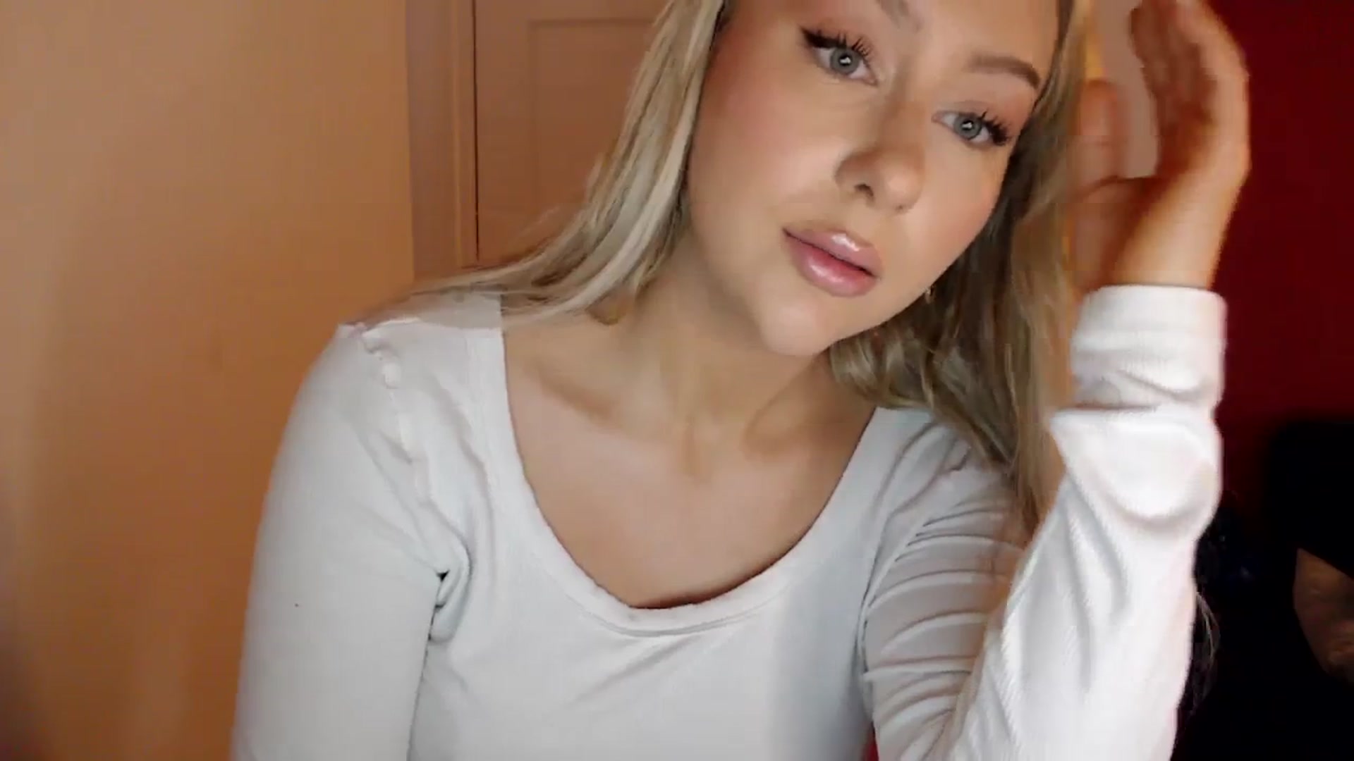 Gallery image thumbnail from PetiteAvax's myfreecams stream on, 02/14/2024, 17:36 image 11 of 20