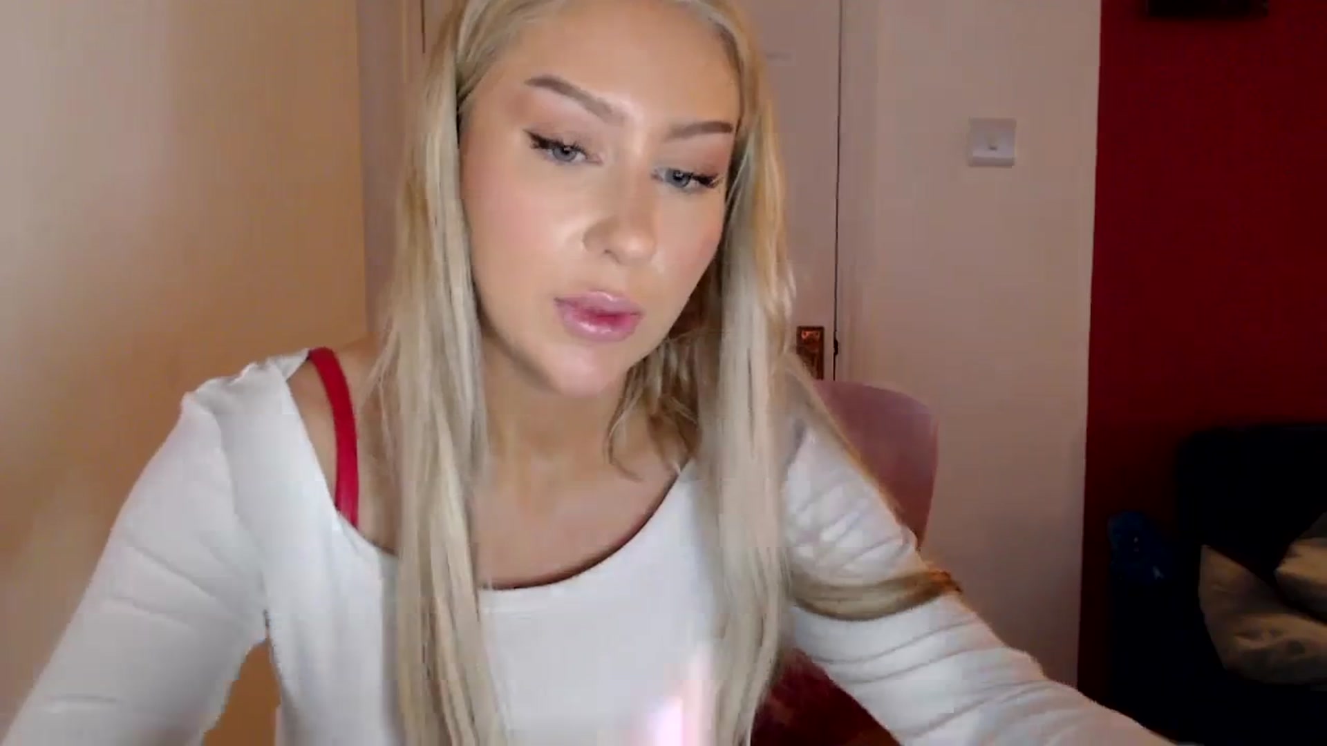 Gallery image thumbnail from PetiteAvax's myfreecams stream on, 02/14/2024, 19:14 image 20 of 20