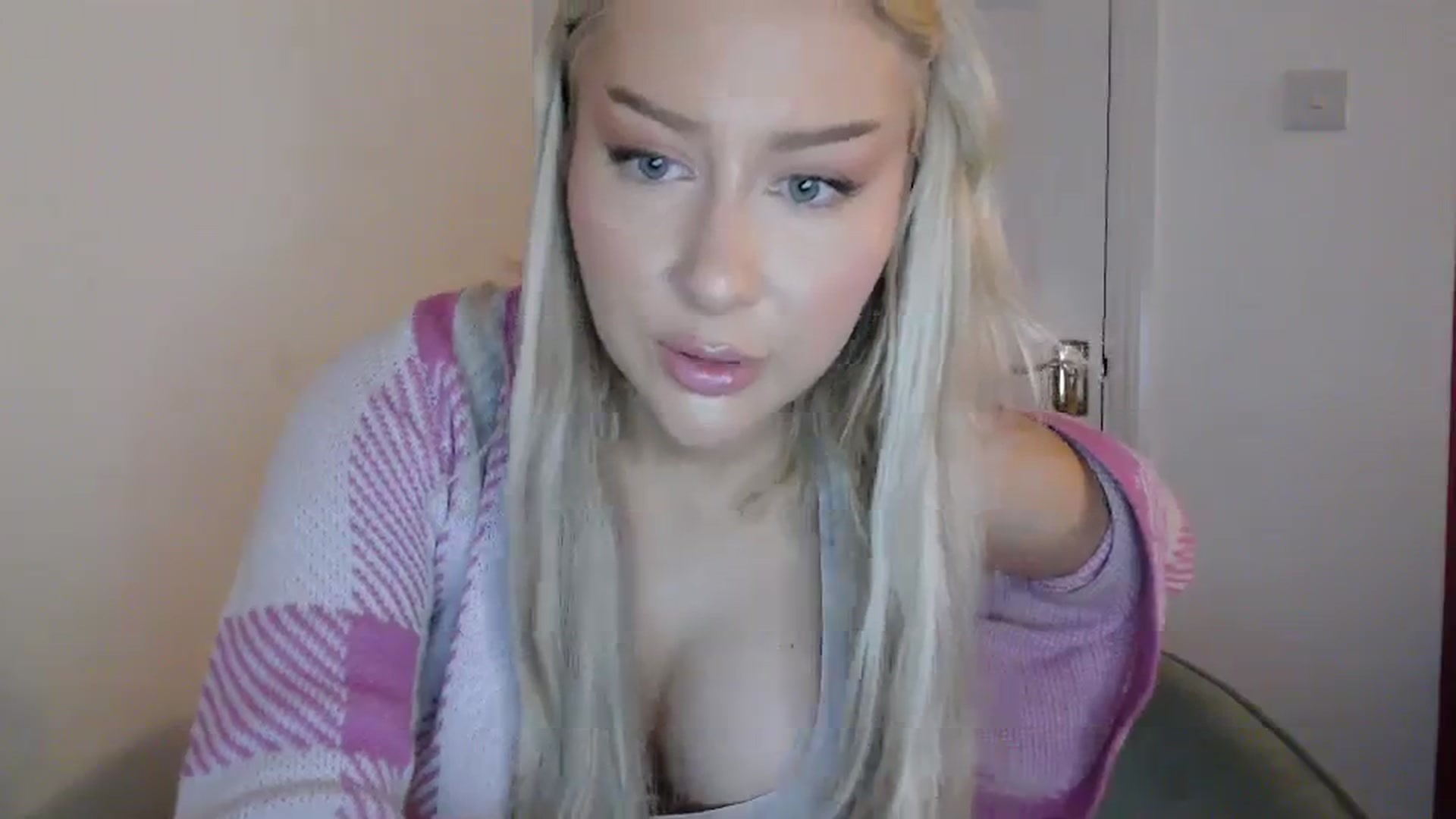 Gallery image thumbnail from PetiteAvax's myfreecams stream on, 02/15/2024, 16:40 image 16 of 20