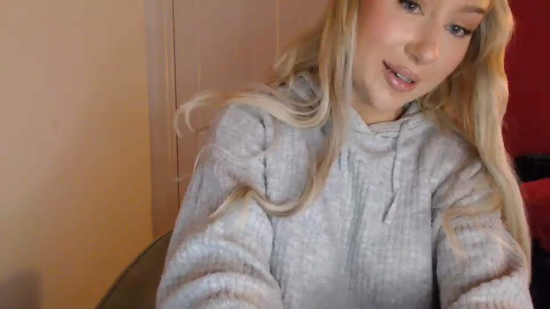 Gallery image thumbnail from PetiteAvax's myfreecams stream on, 02/17/2024, 19:34 image 2 of 20