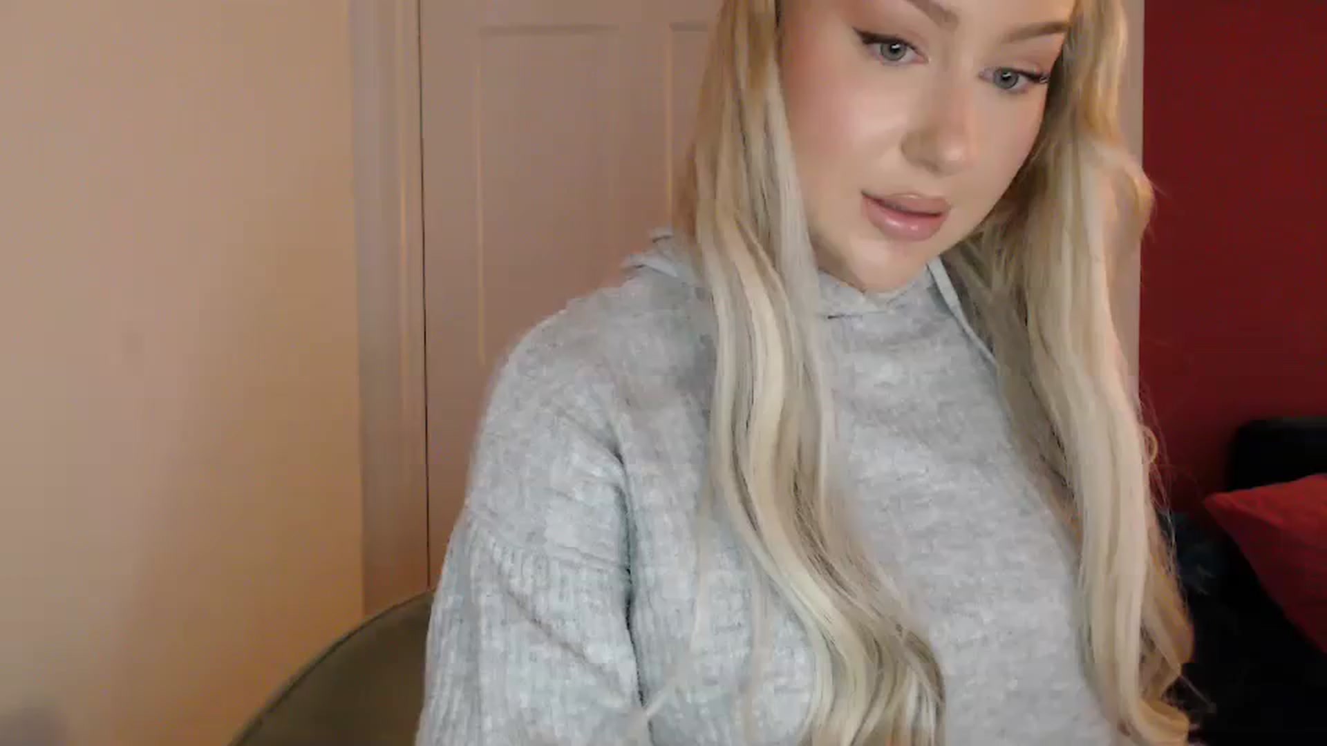 Gallery image thumbnail from PetiteAvax's myfreecams stream on, 02/17/2024, 19:34 image 14 of 20