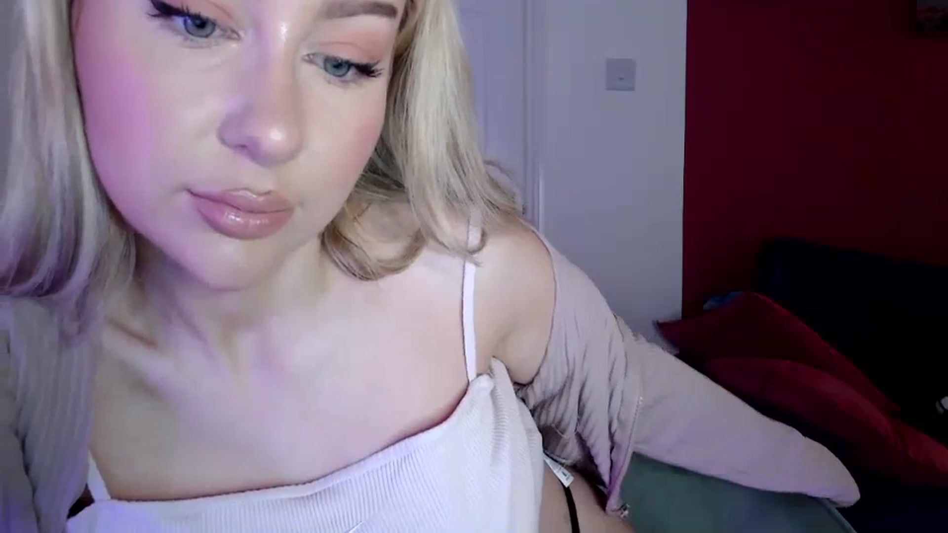 Gallery image thumbnail from PetiteAvax's myfreecams stream on, 02/28/2024, 16:15 image 9 of 20